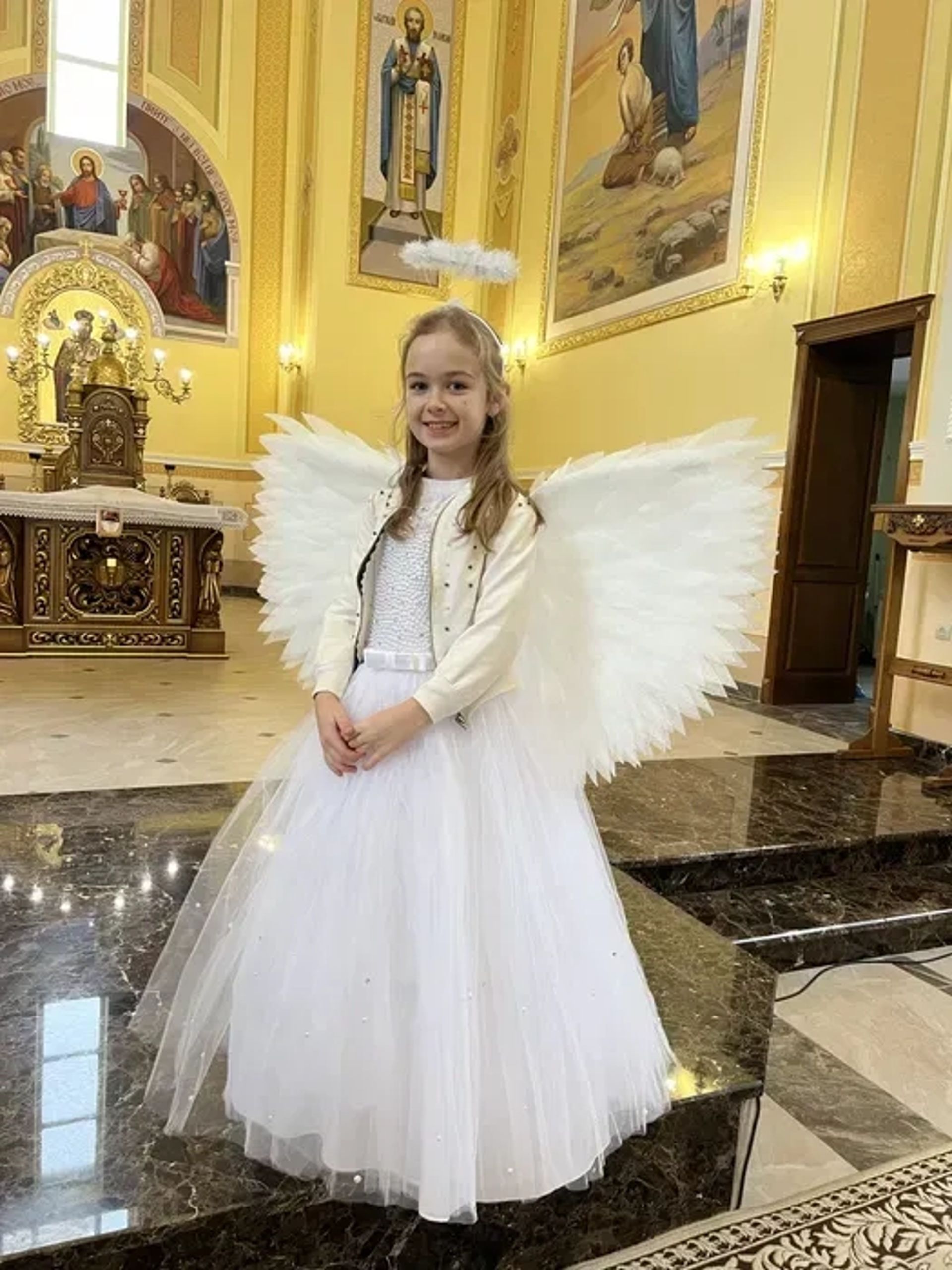 Крила ангела з діадемой . Івано-Франківськ