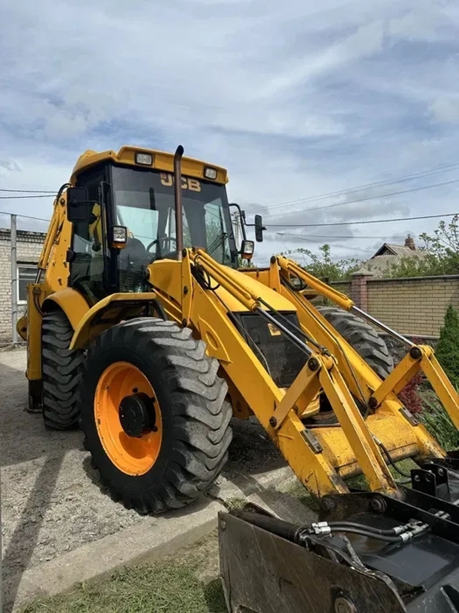 Надійний екскаватор навантажувач JCB 4CX