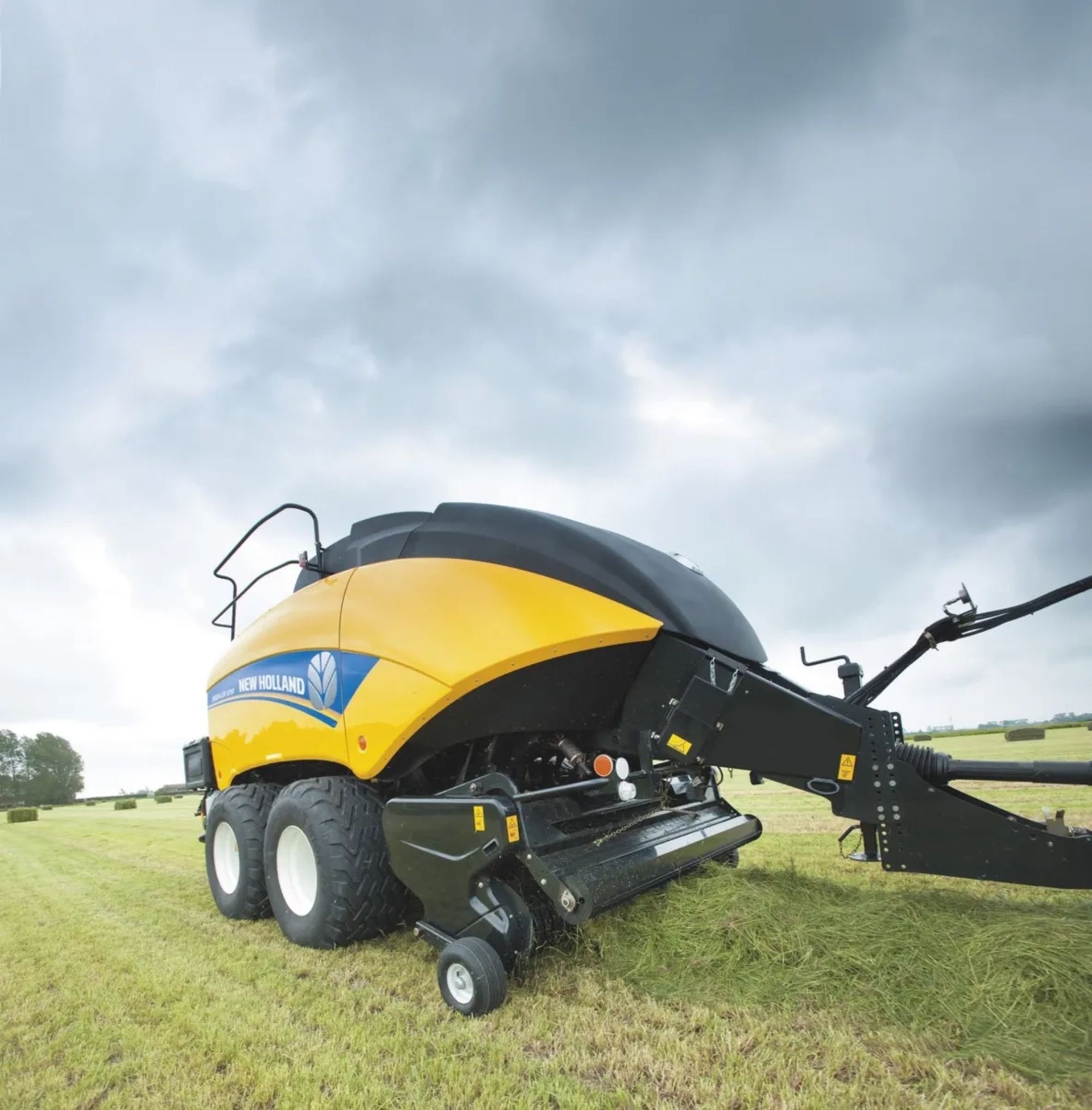 Великопакувальний прес-підбирач New Holland BigBaler 1290