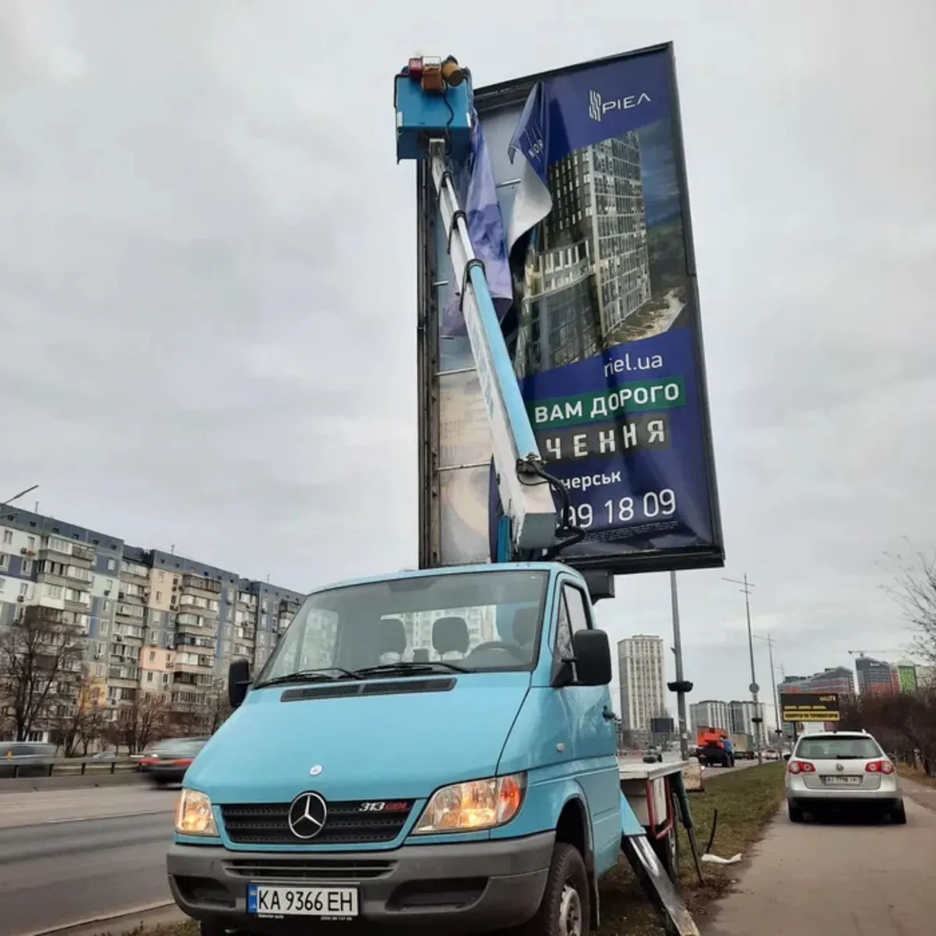 Автовишка на базі Mercedes-Benz Sprinter з телескопічною стрілою