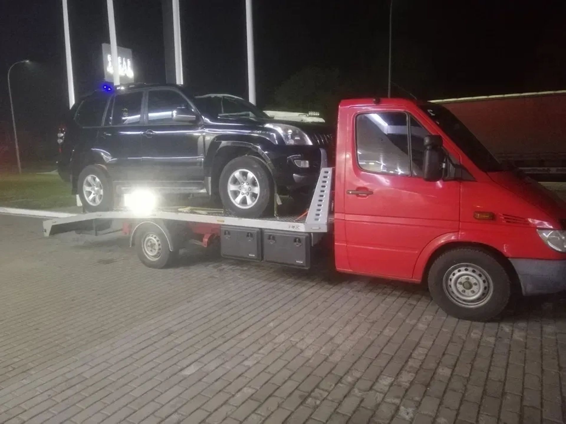 Евакуатор на базі Mercedes-Benz Sprinter