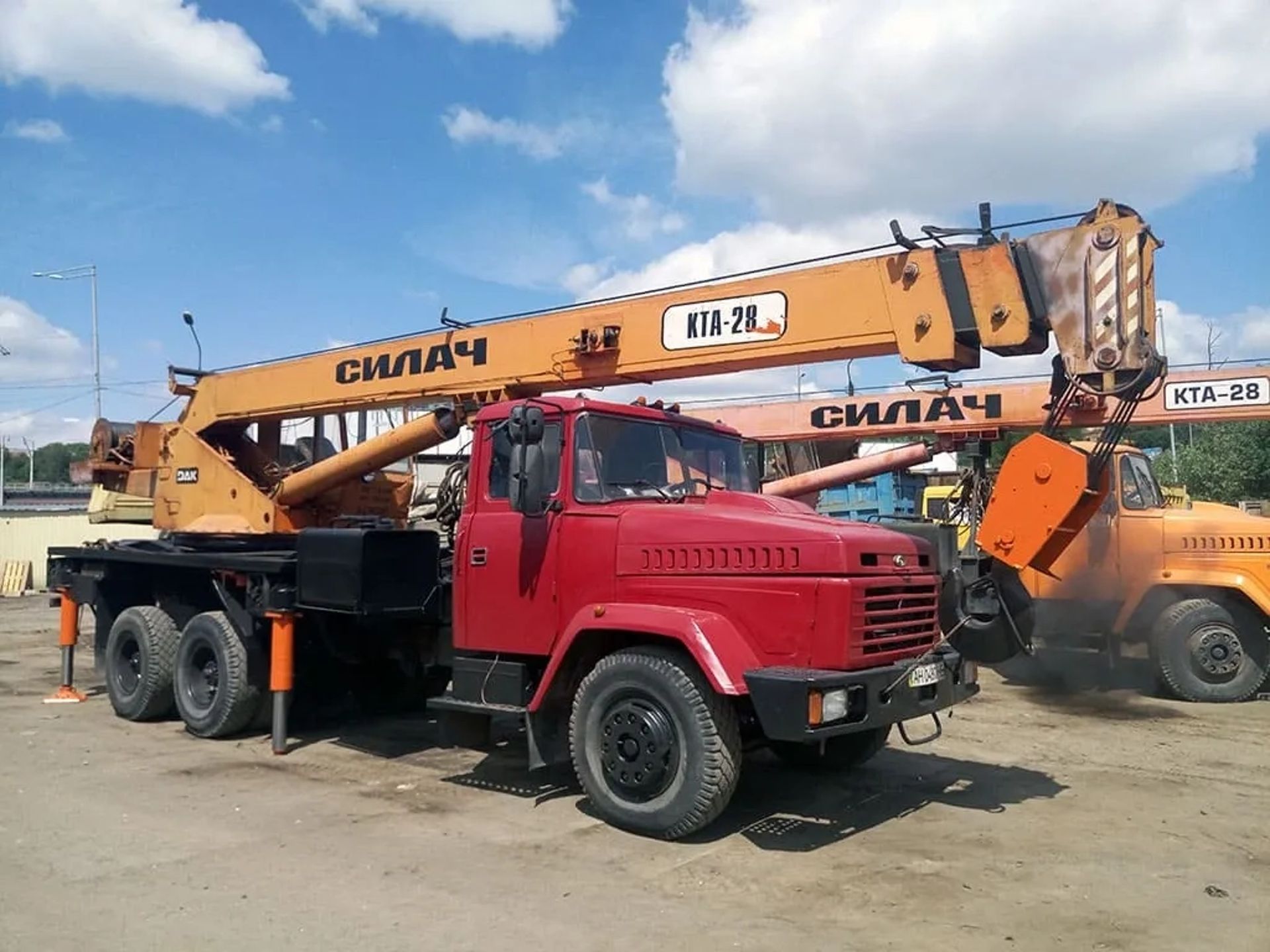 Автокран КТА-28 «Силач» (28 тонн) на важкому шасі КрАЗ