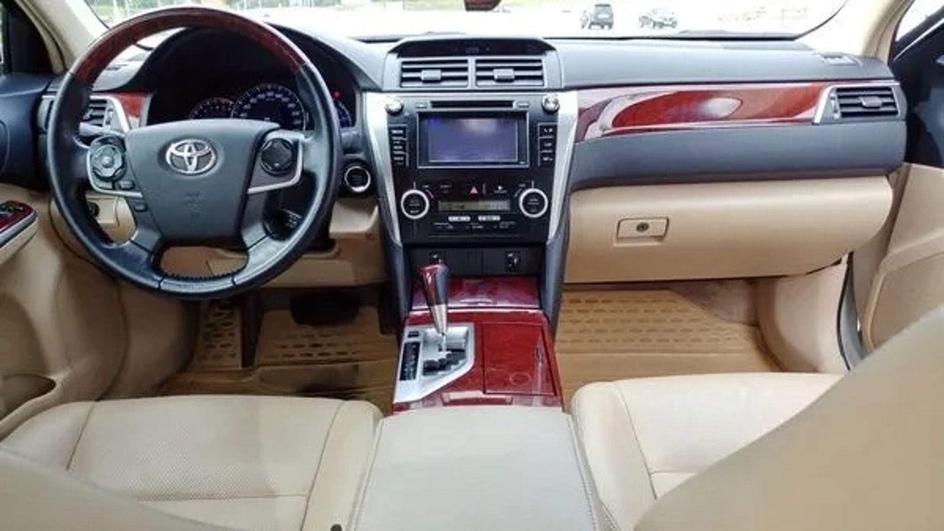 152 Toyota Camry V50 біла авто на весілля