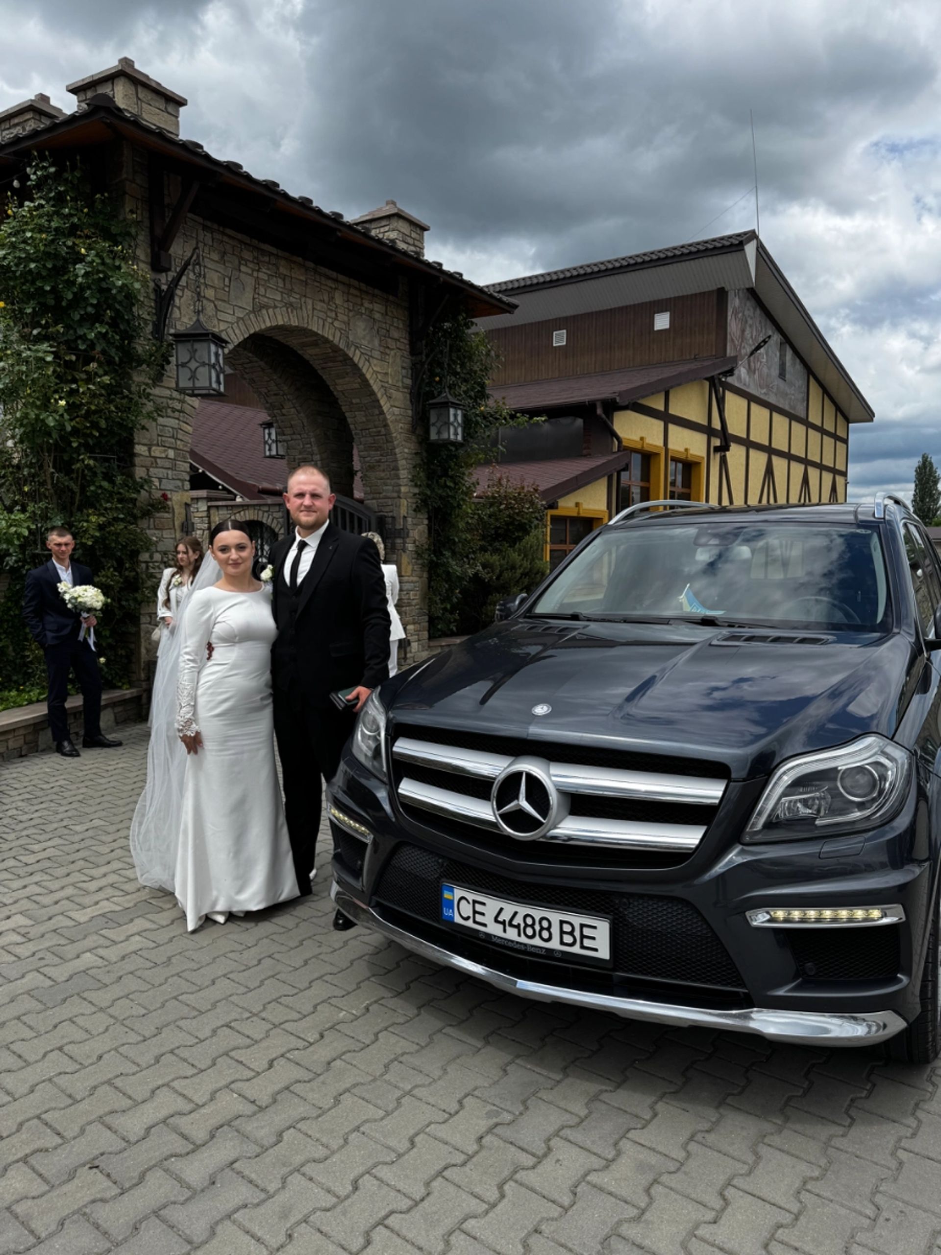 Авто з водієм на весілля. Royal Ride. Mercedes GL