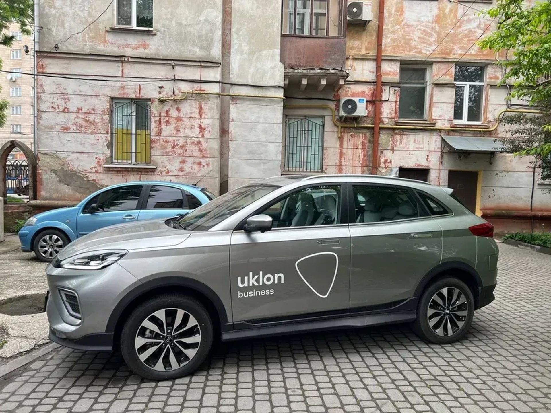 Нові авто під таксі Уклон. Електромобіль (400 км )