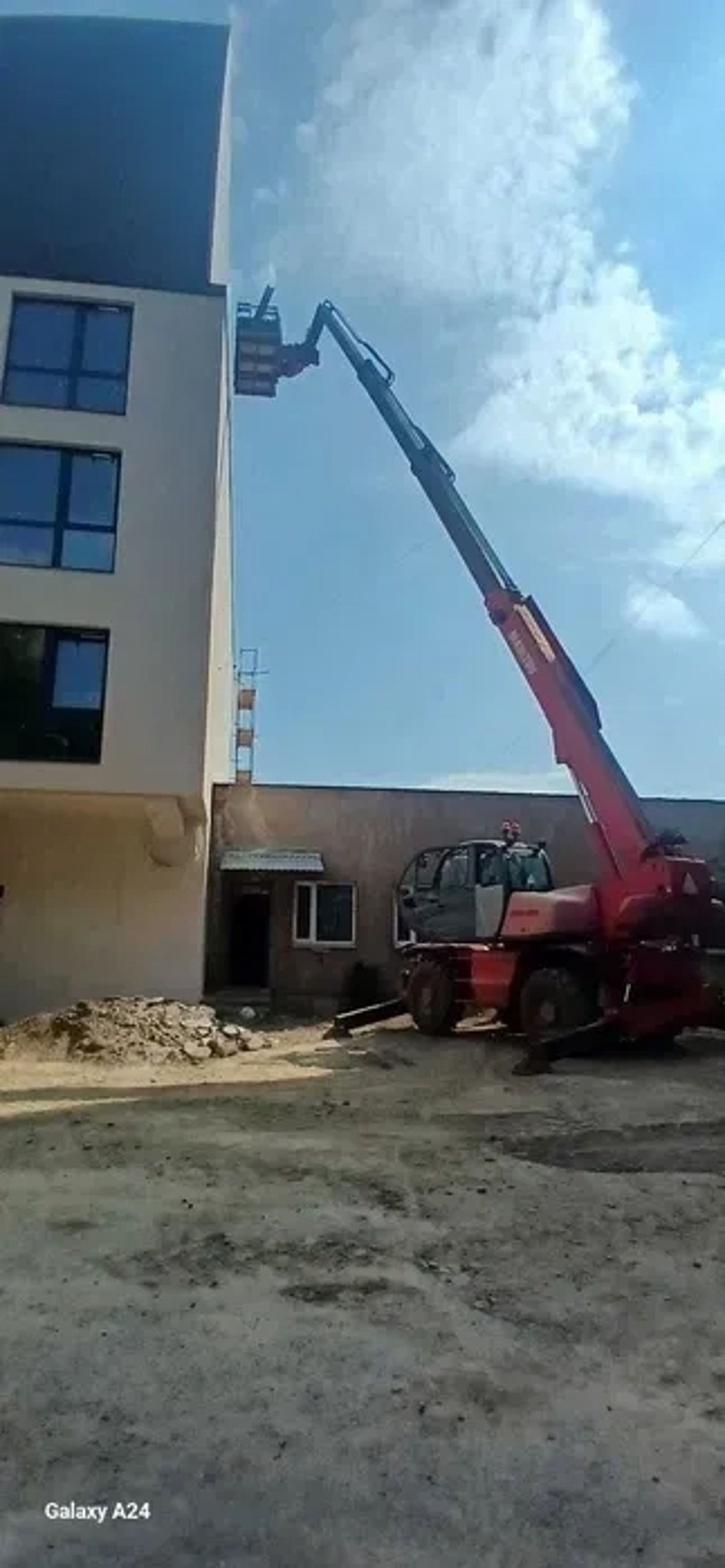 Manitou MRT 2540, потужний телескопічний навантажувач