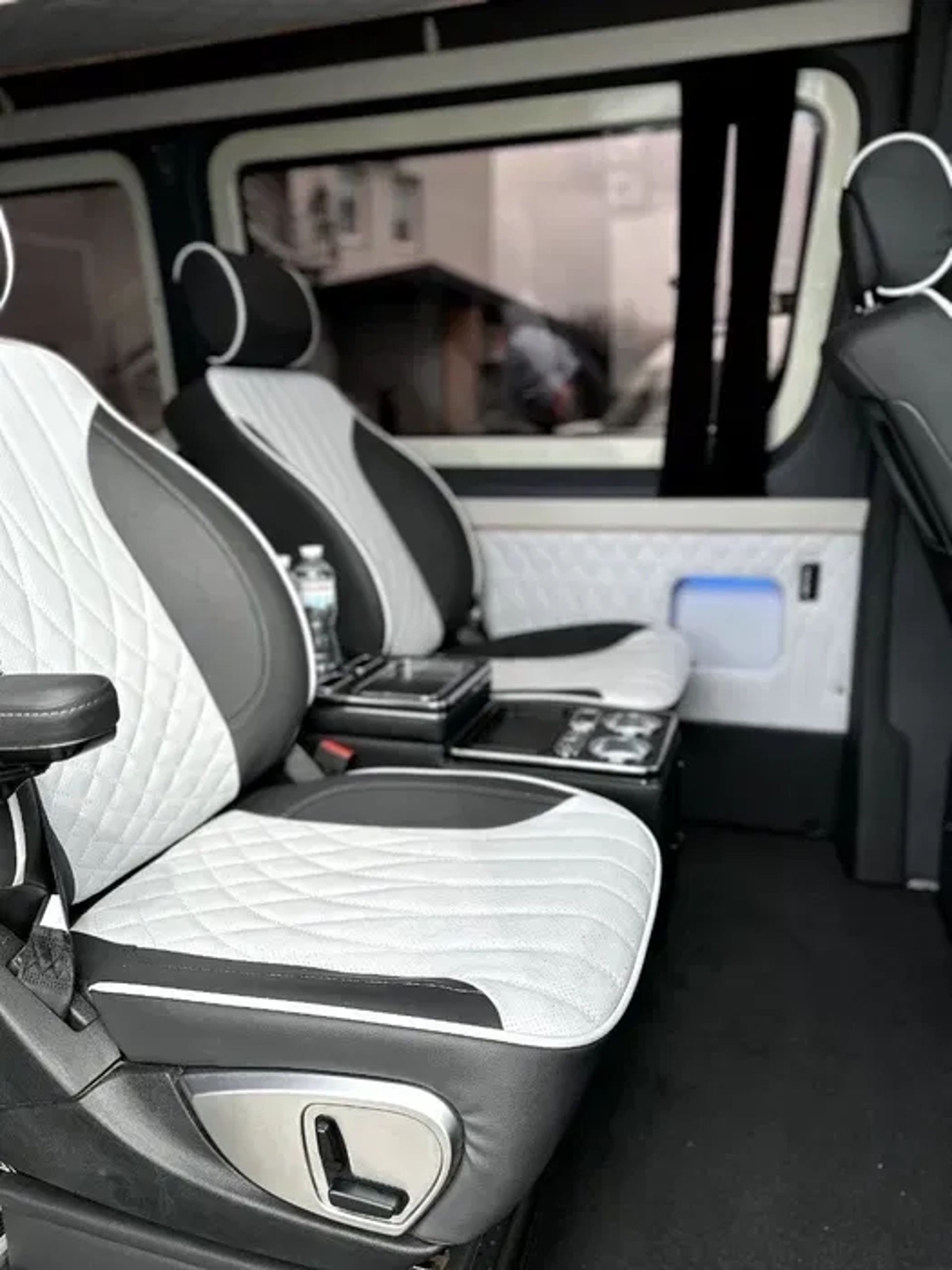 Пасажирські перевезення до Європи на Mercedes-Benz Sprinter