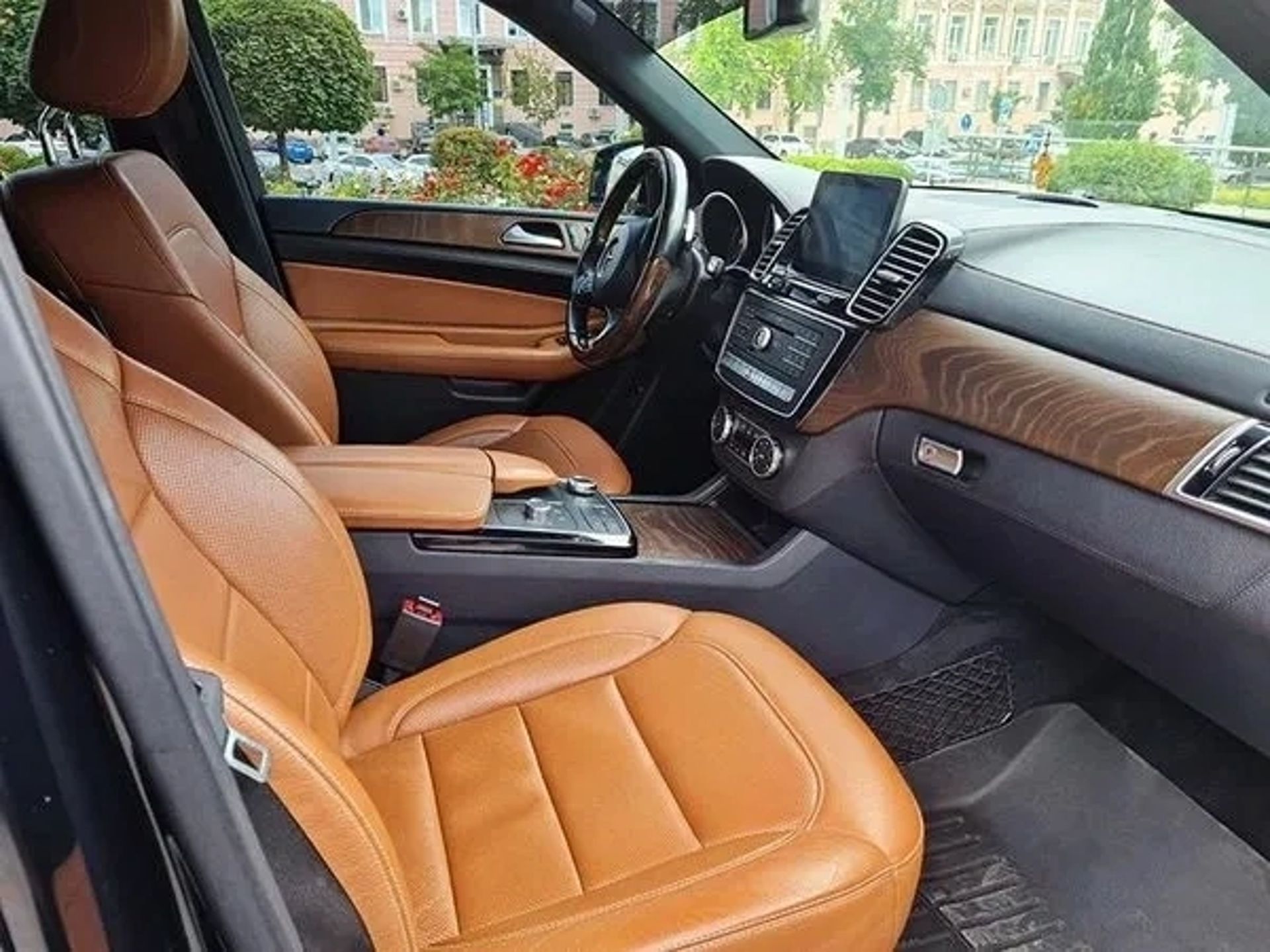 253 Позашляховик на весілля Mercedes-Benz GLS 350 з водієм