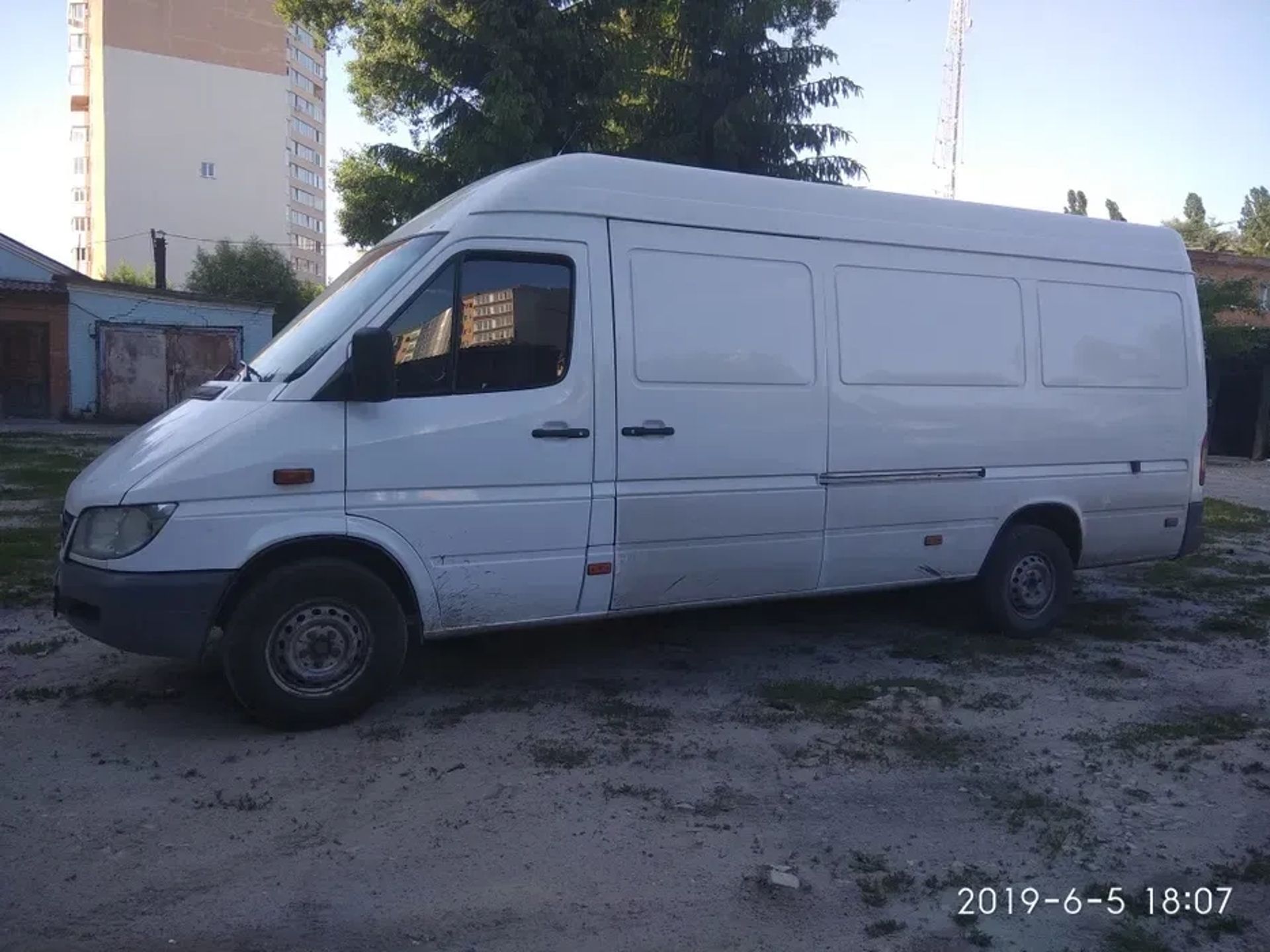 Спеціалізовані експрес-доставки та вантажоперевезення Sprinter: ваш вантаж прибуде точно вчасно.