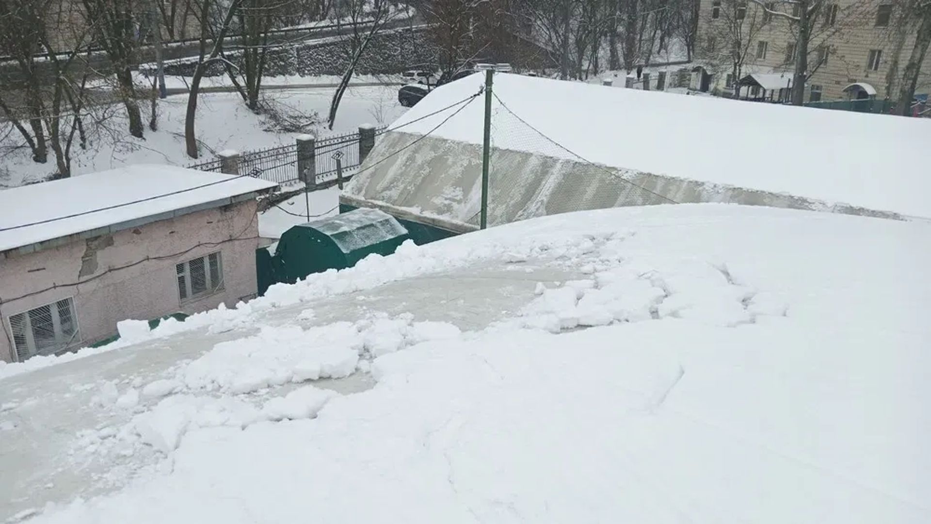 Чистка купольних дахів, куполів, кортів
