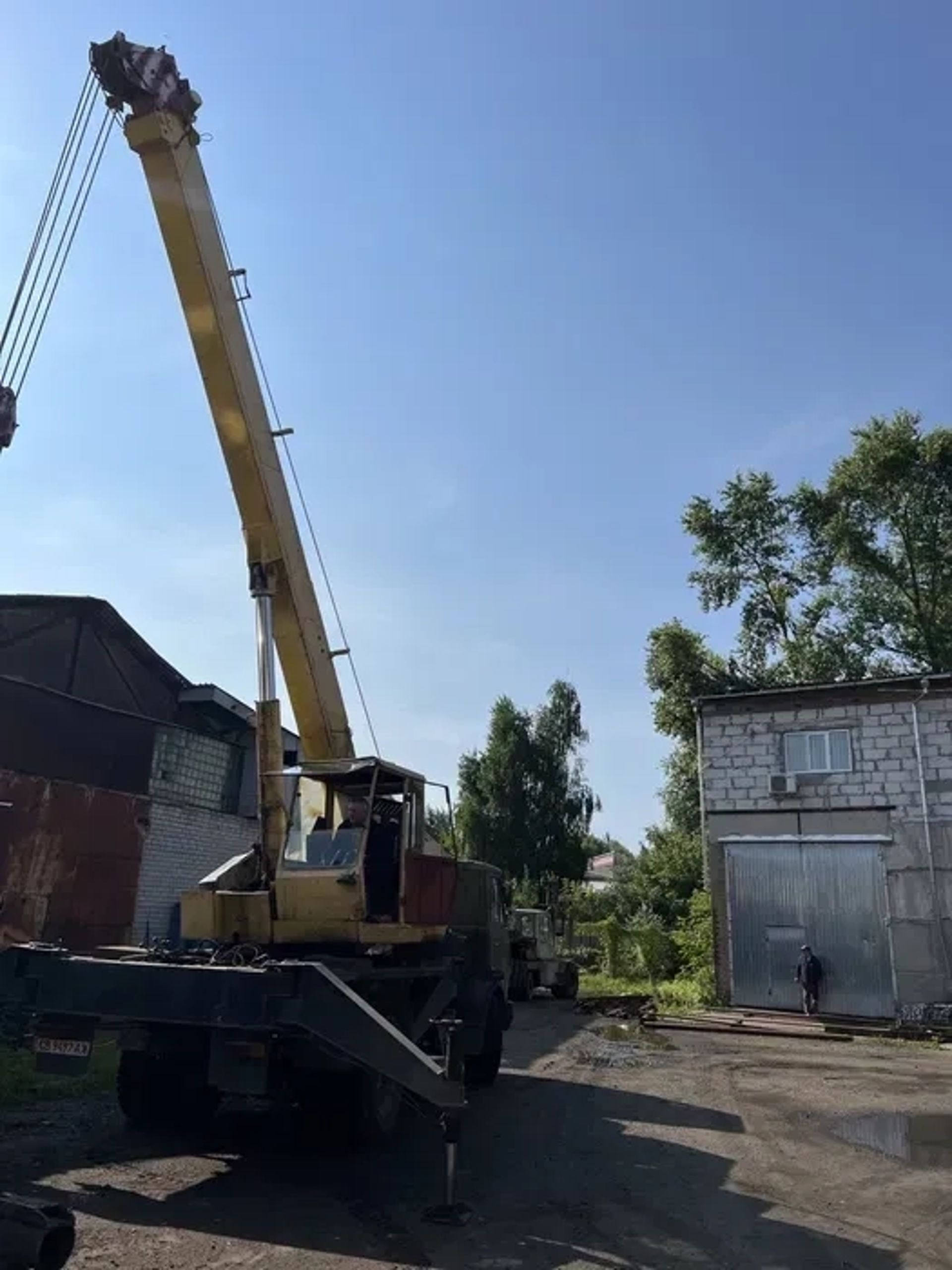 Автокран КС-3577 на шасі МАЗ-5334 для будівельних і монтажних робіт
