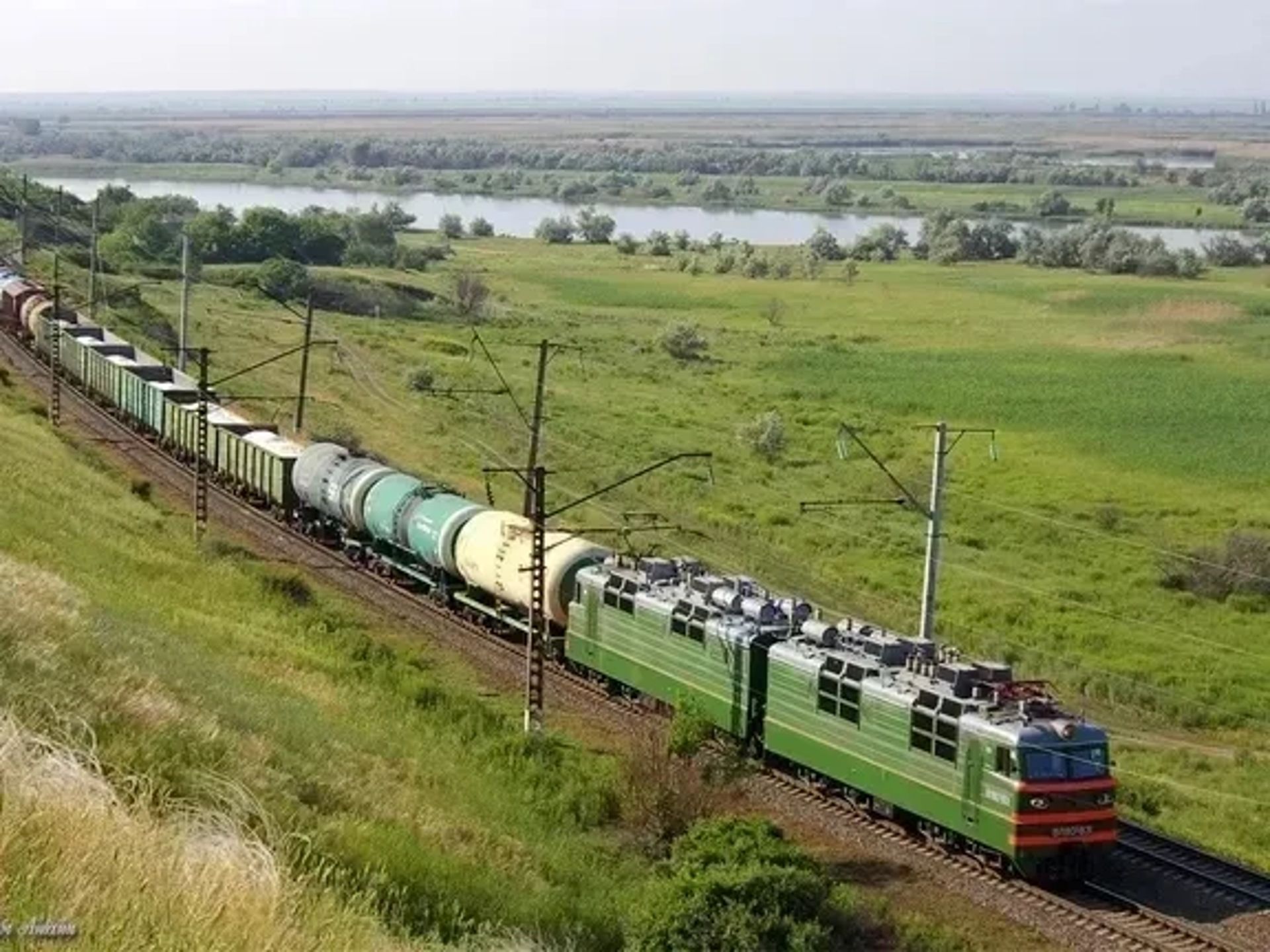 Вагон-цистерна-вільна під налив.
