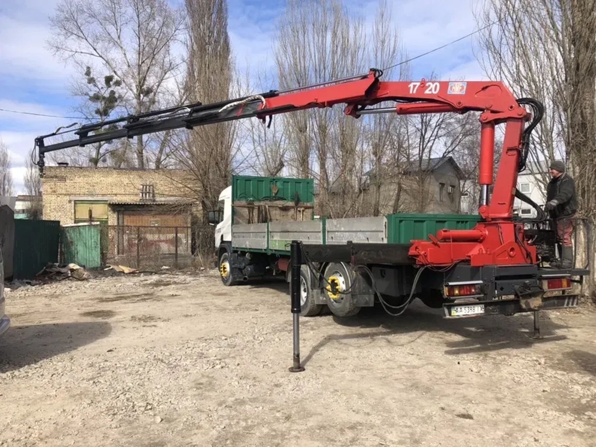 Кран-маніпулятор HMF 1720 на базі вантажівки Scania