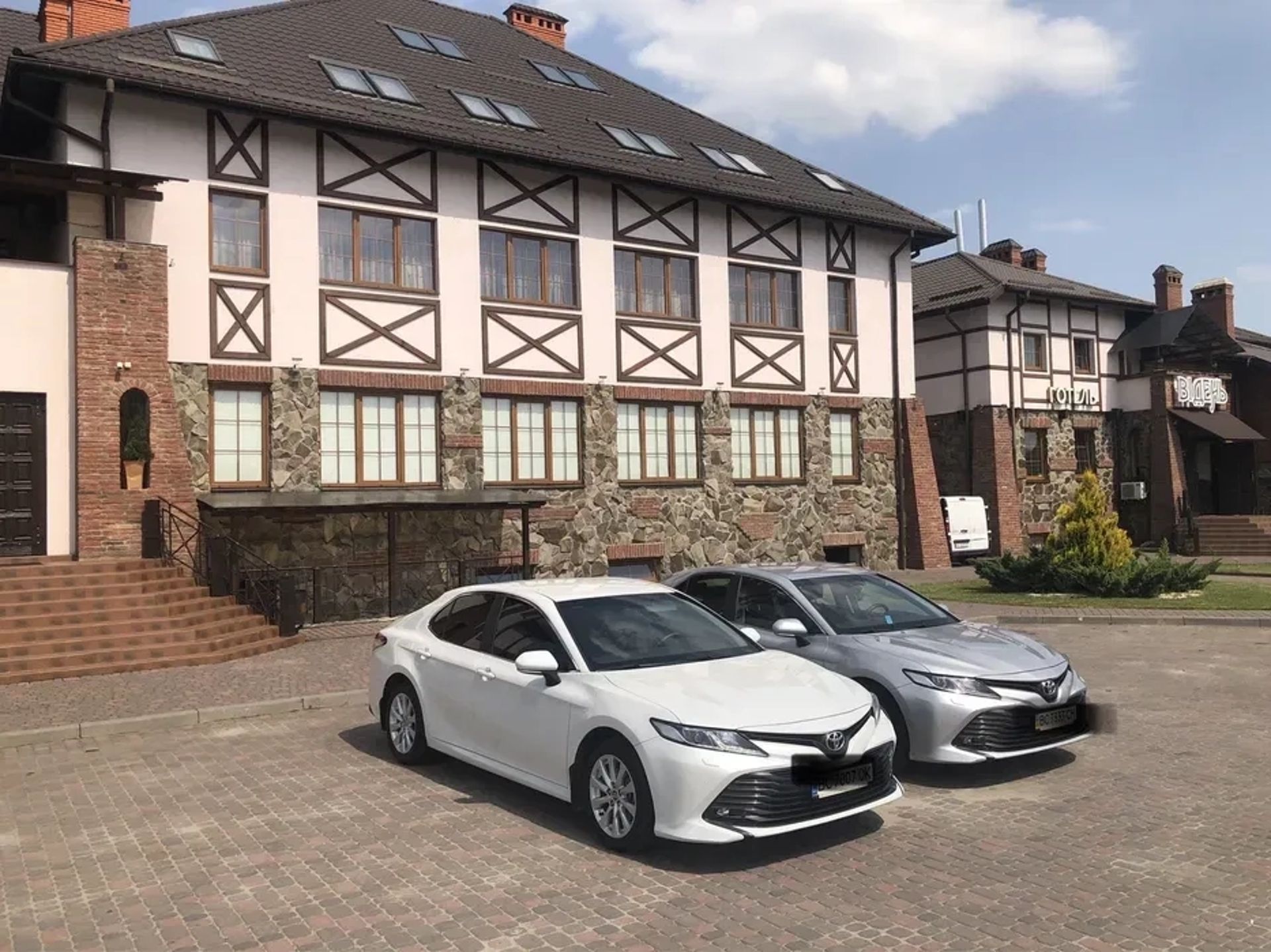Автомобіль Toyota Camry XV70 - Весільний кортеж