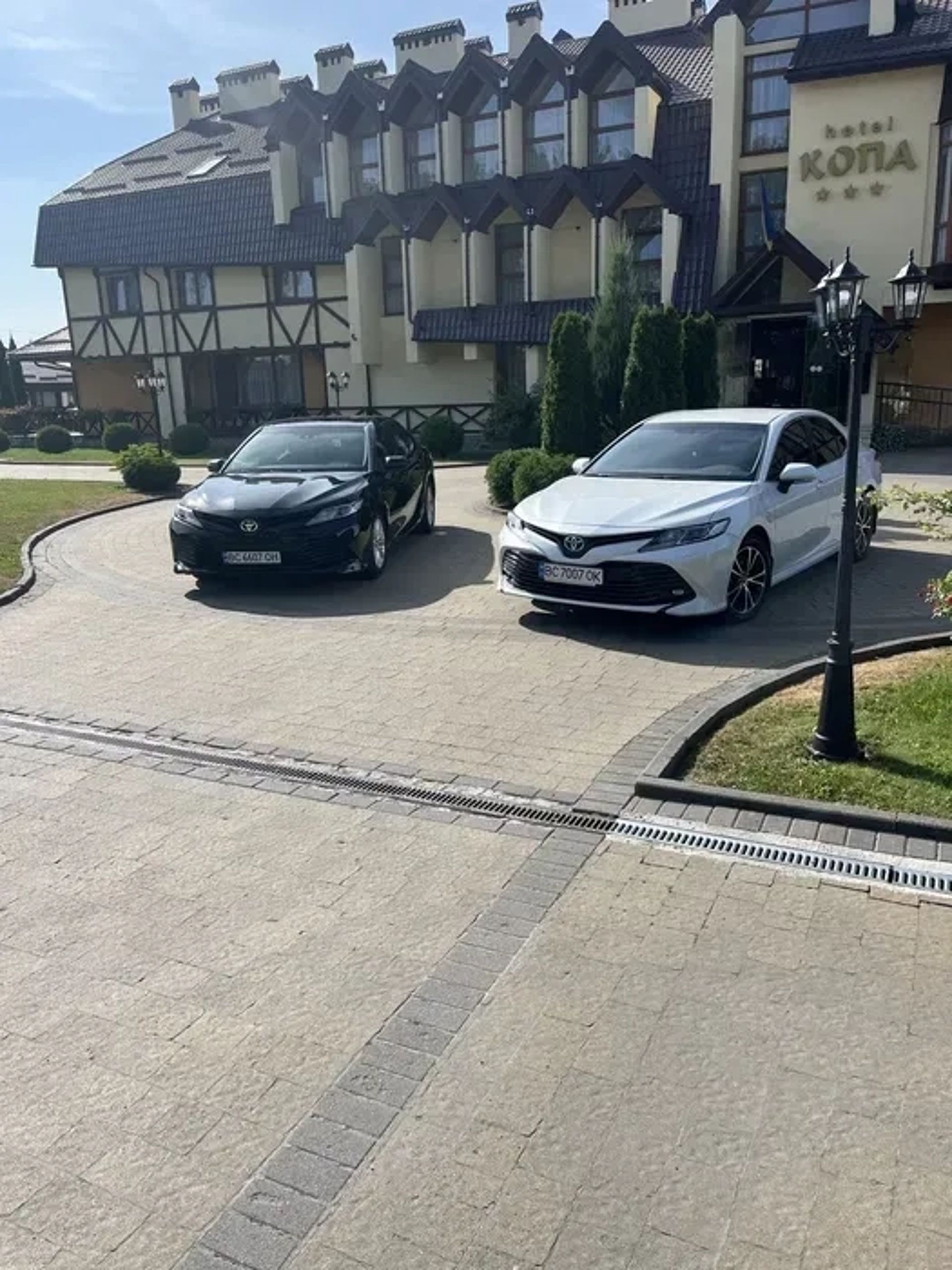 Автомобіль Toyota Camry XV70 - Весільний кортеж