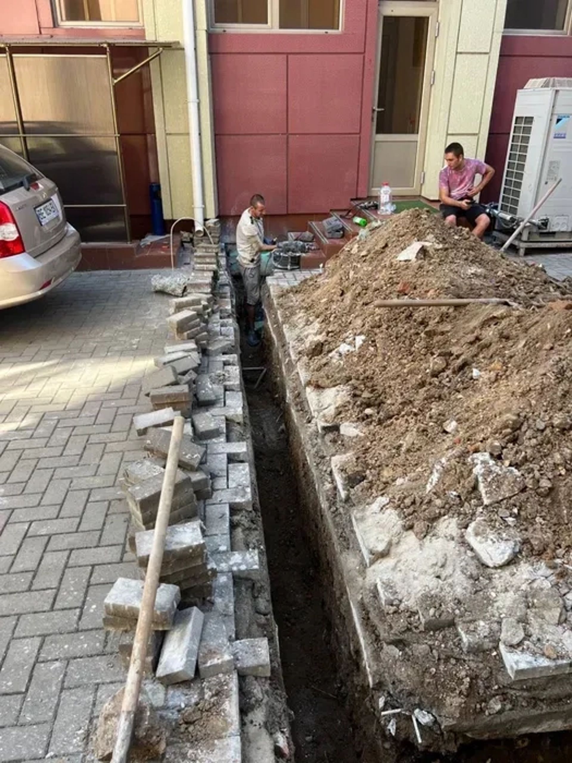 Земляные работы, копка котлованов и траншей, планировка участка