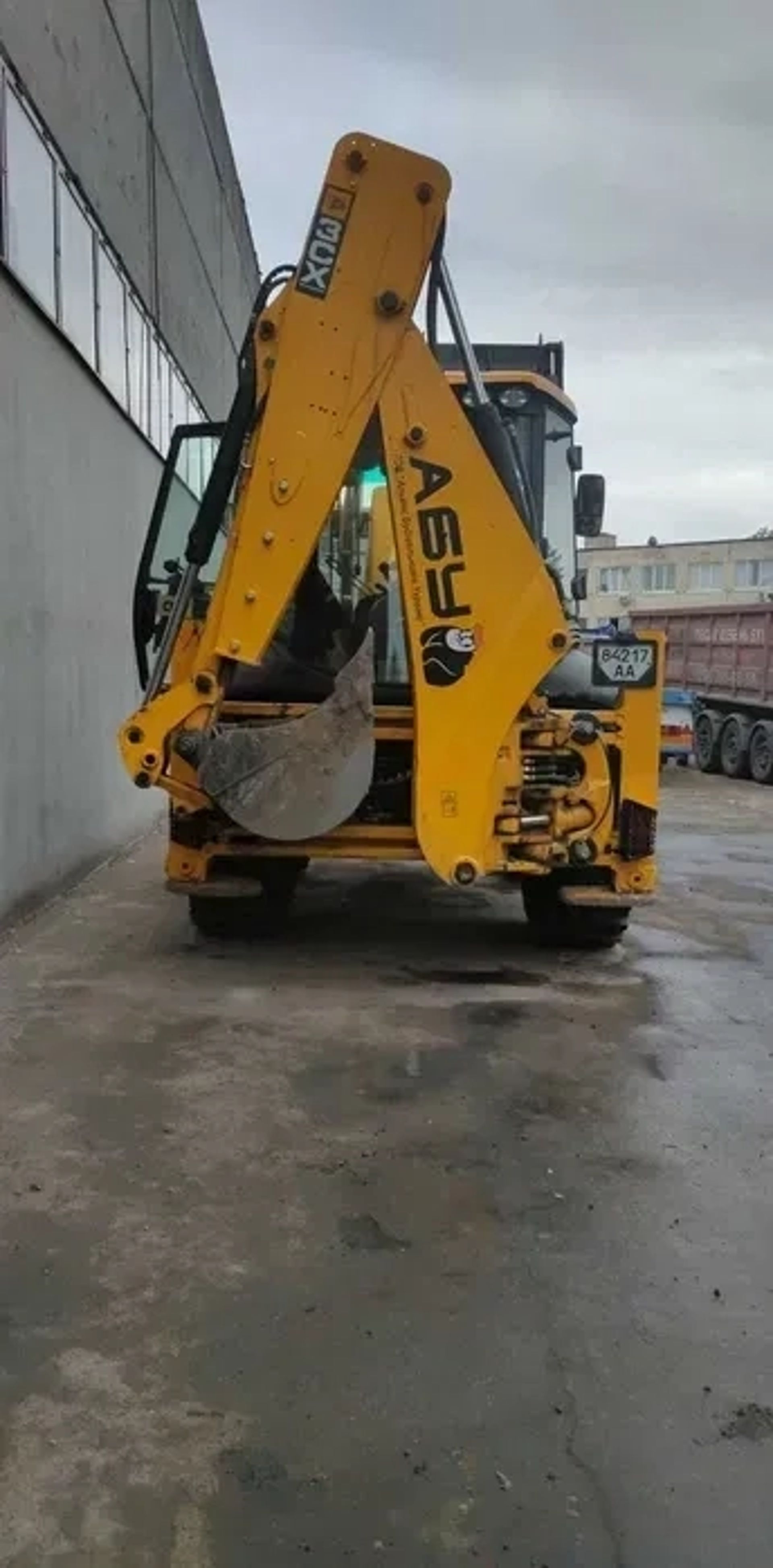 Екскаватор-навантажувач JCB 3CX — Котловани, траншеї, планування!