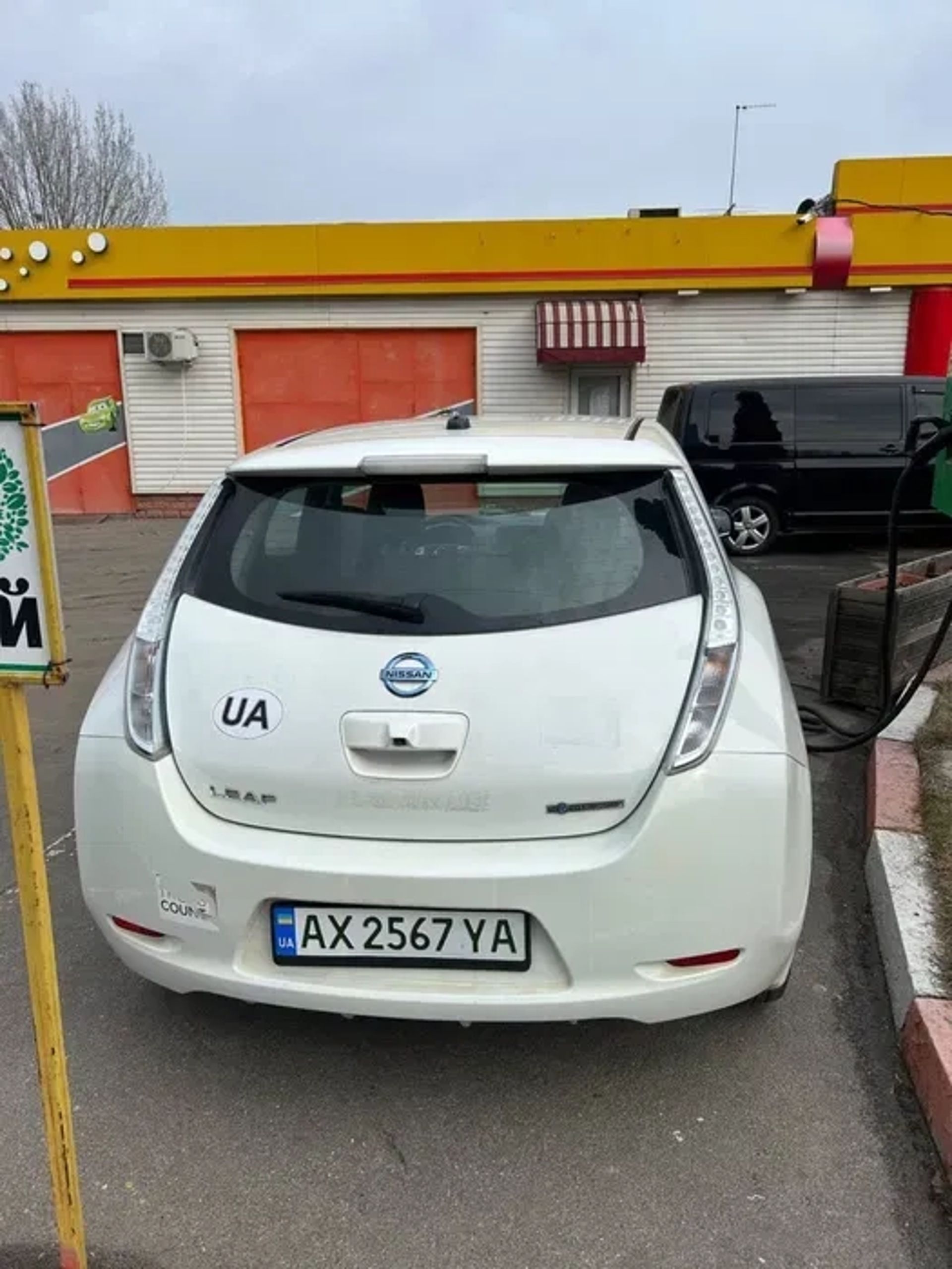 Авто nissan leaf