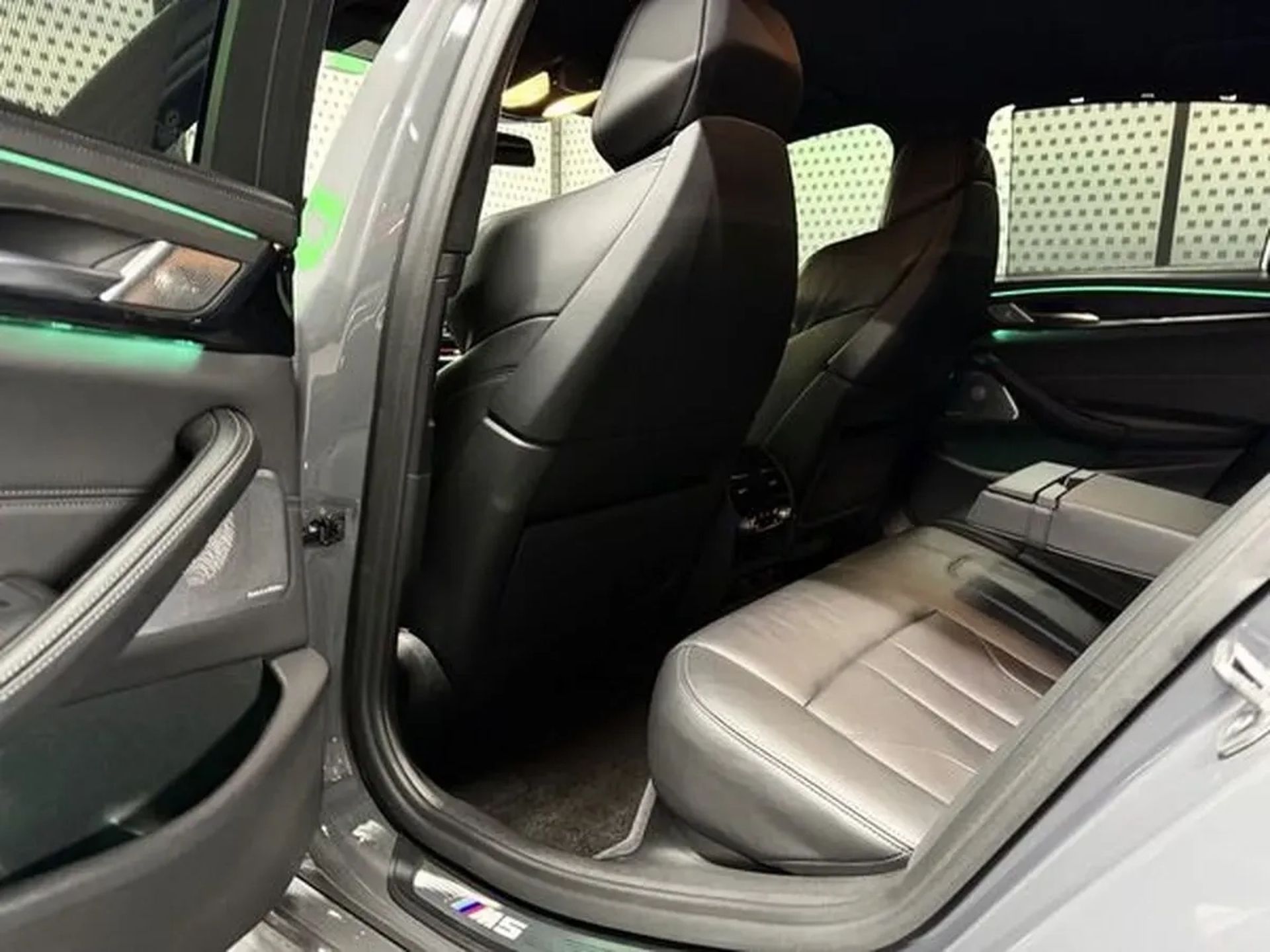 383 BMW M5 F90 Competition сірий