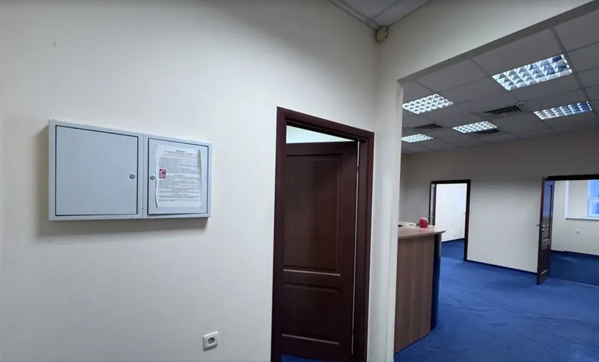 Офісне приміщення на вул. Новокостянтинівська 13/10, приміщень - 9, поверх - 3