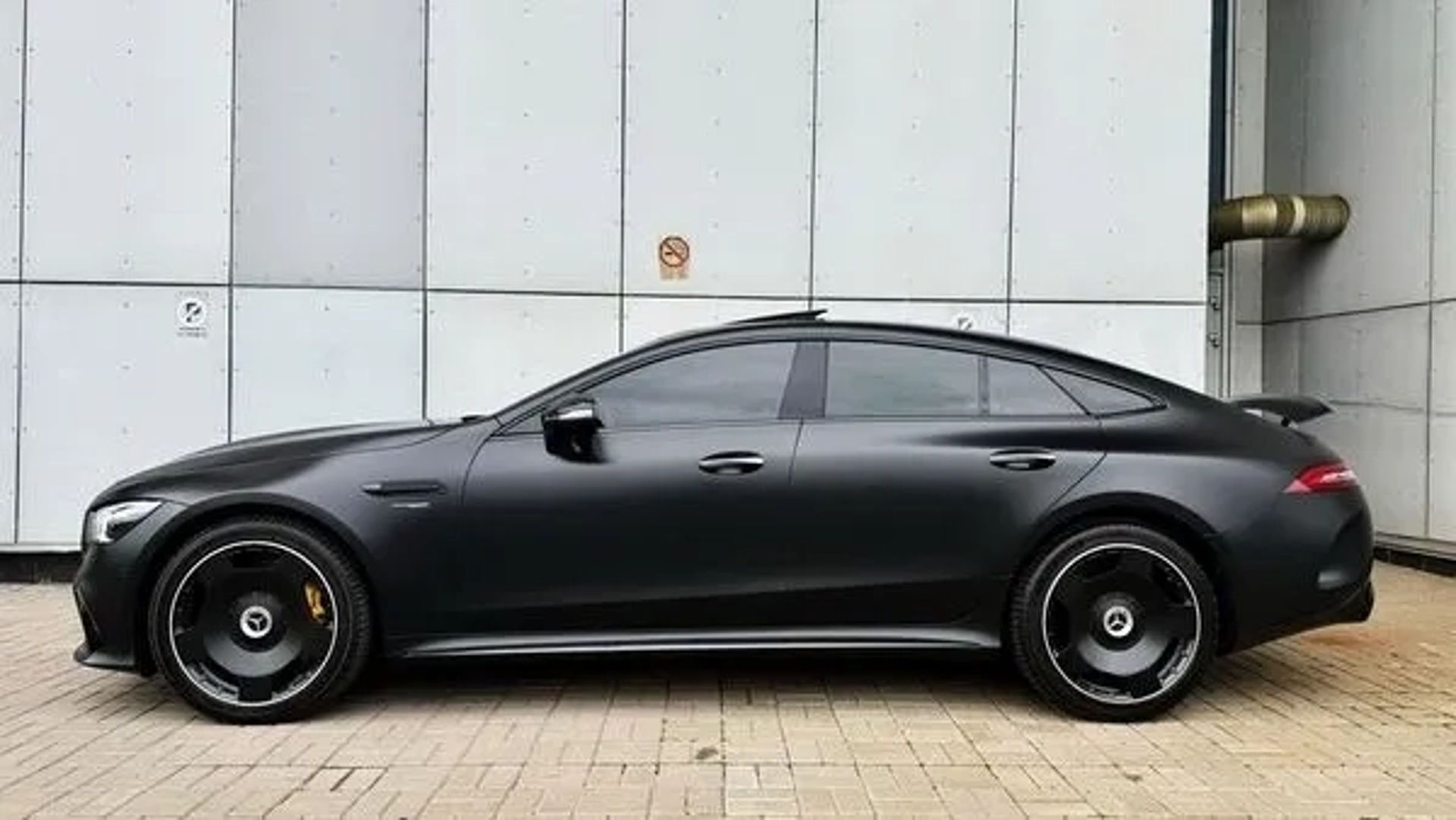 172 Mercedes-Benz AMG GT 4-DOOR без водія