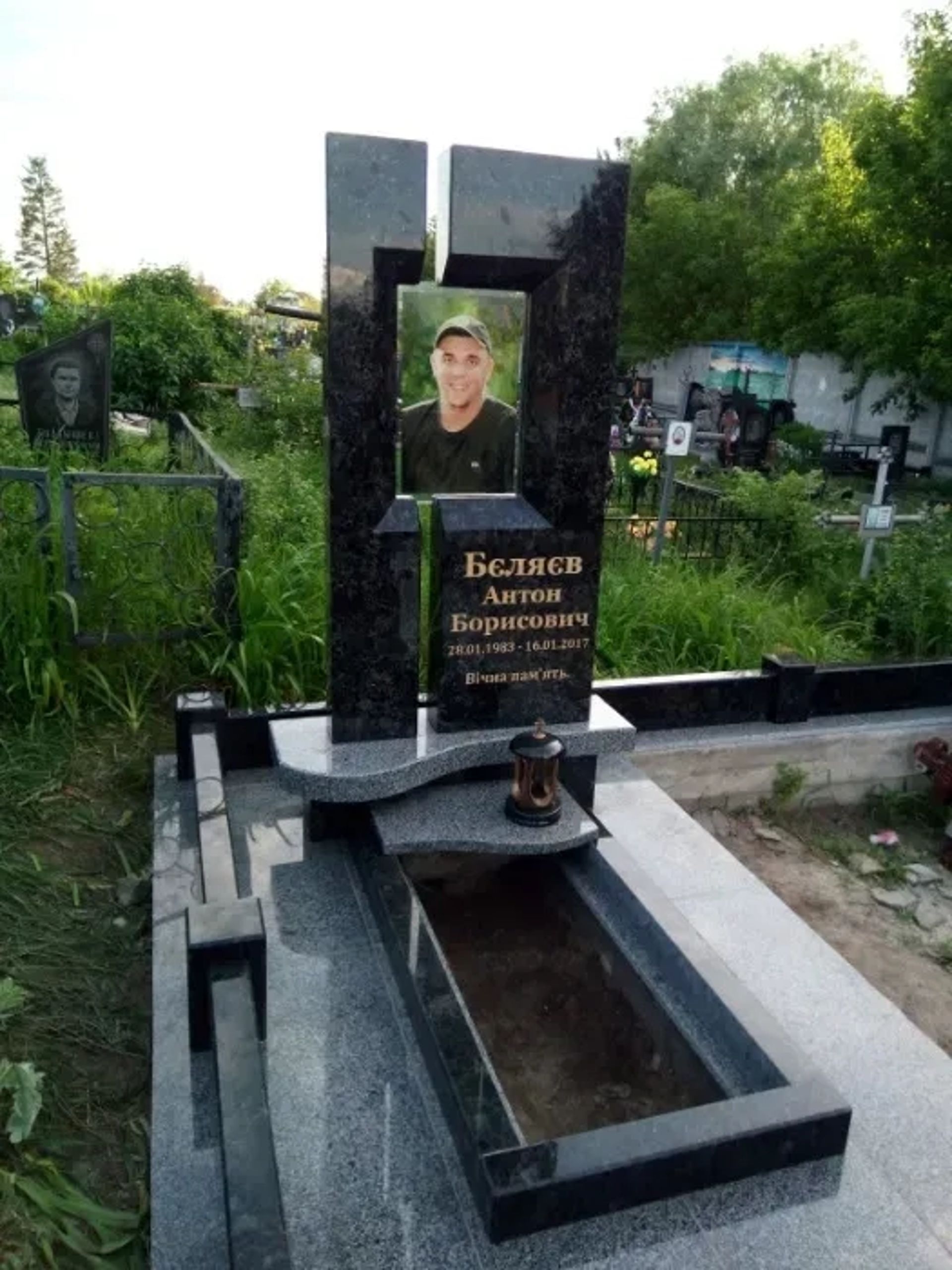 Виготовлення Гранітних Пам'ятників під Замовлення: Якість та Довговічність!