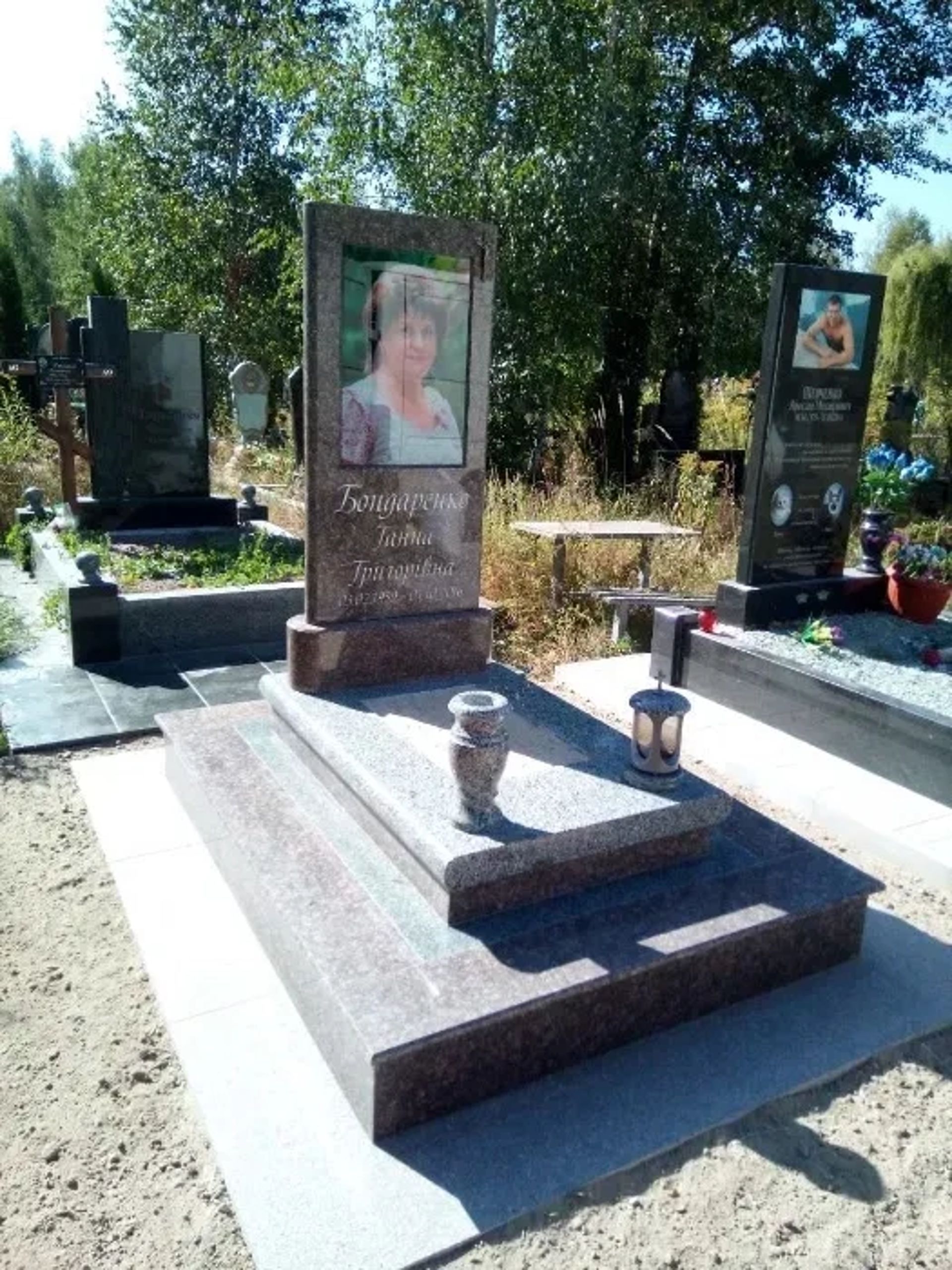 Виготовлення Гранітних Пам'ятників під Замовлення: Якість та Довговічність!