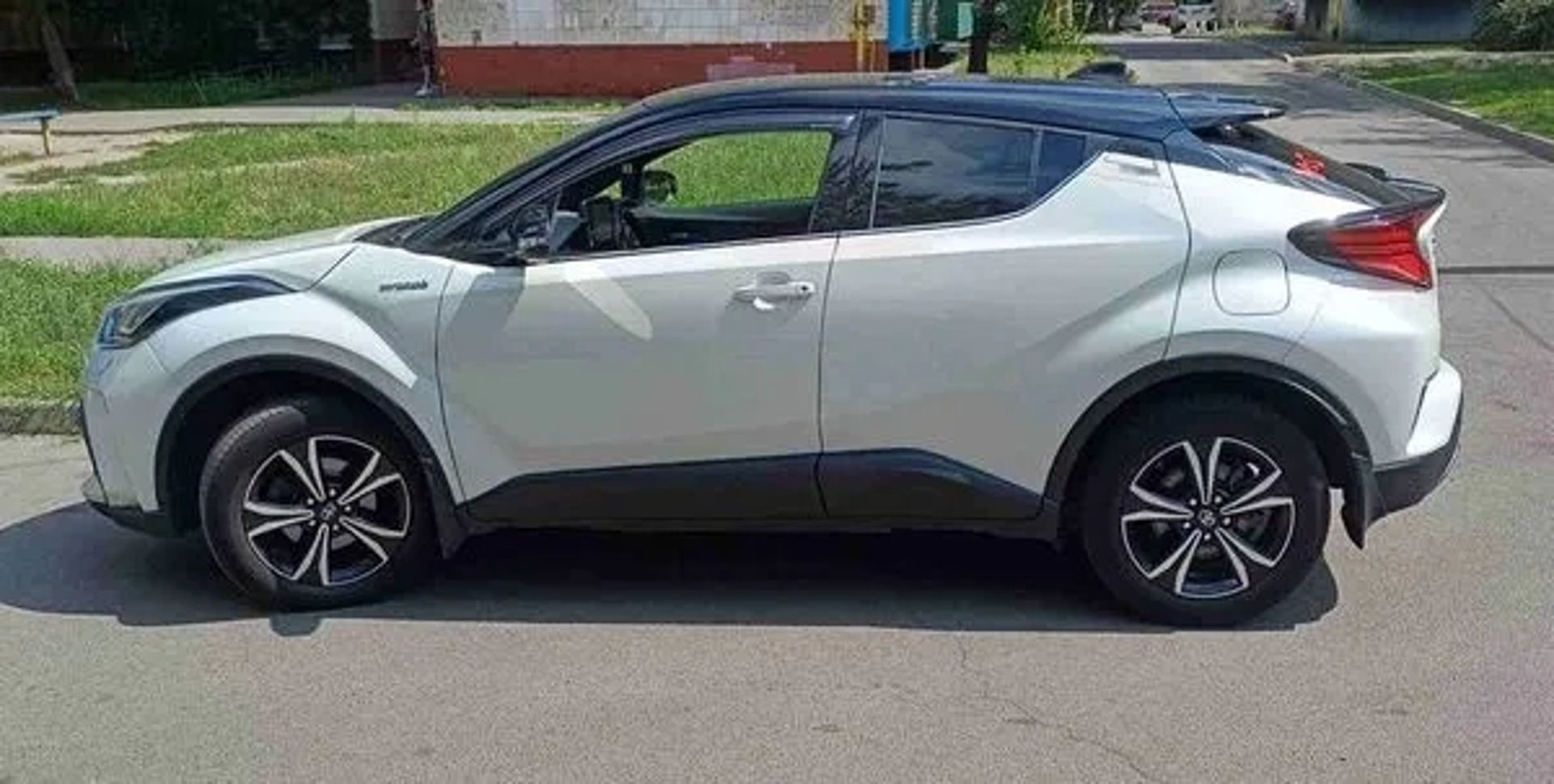 083 Позашляховик на весілля Toyota CH-R 2019 білий