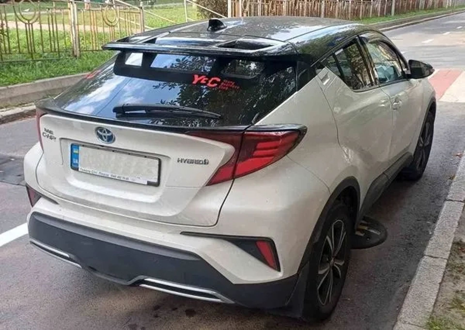 083 Позашляховик на весілля Toyota CH-R 2019 білий