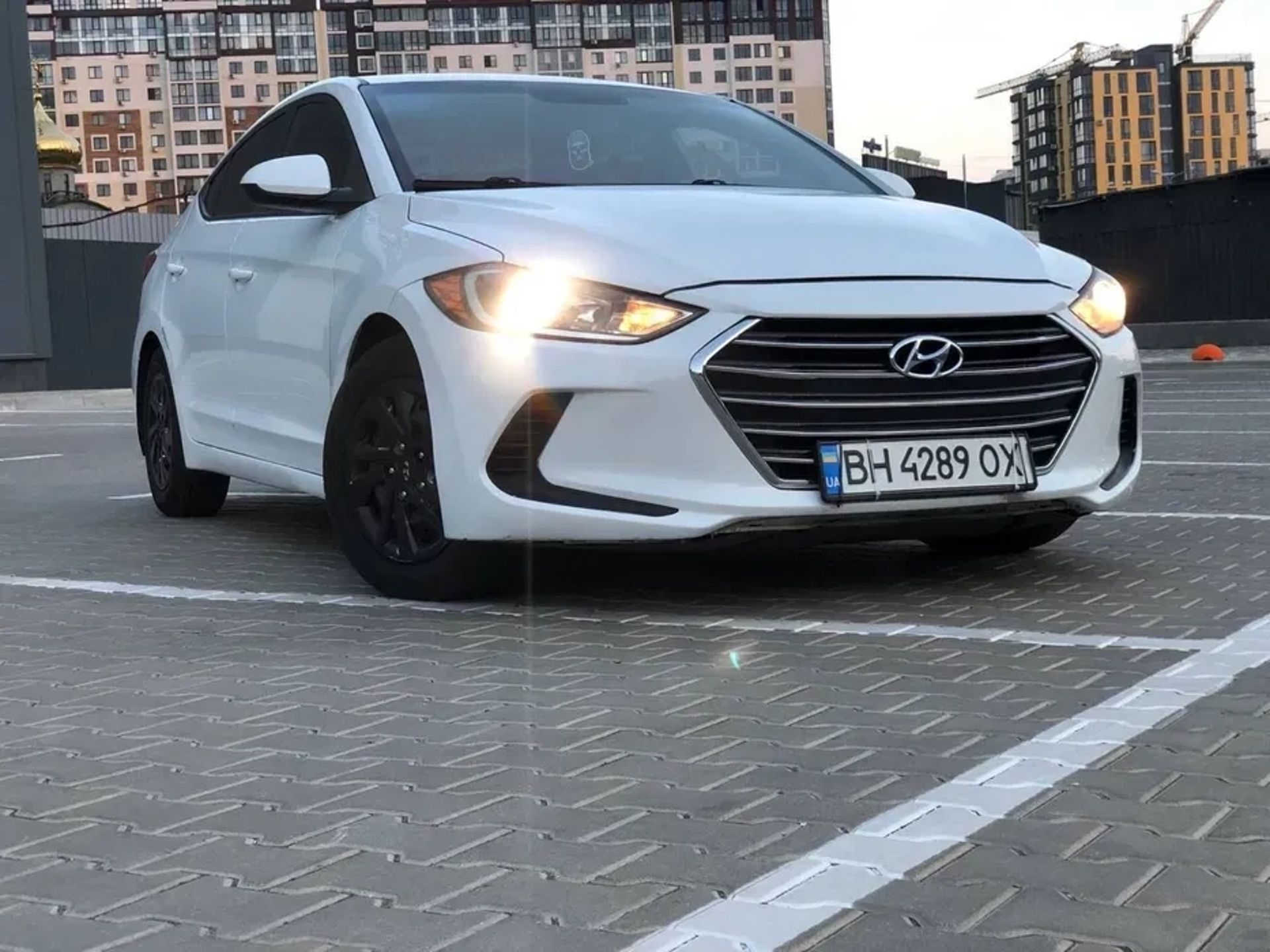 Комфортний седан Hyundai Elantra - Для Ваших послуг!