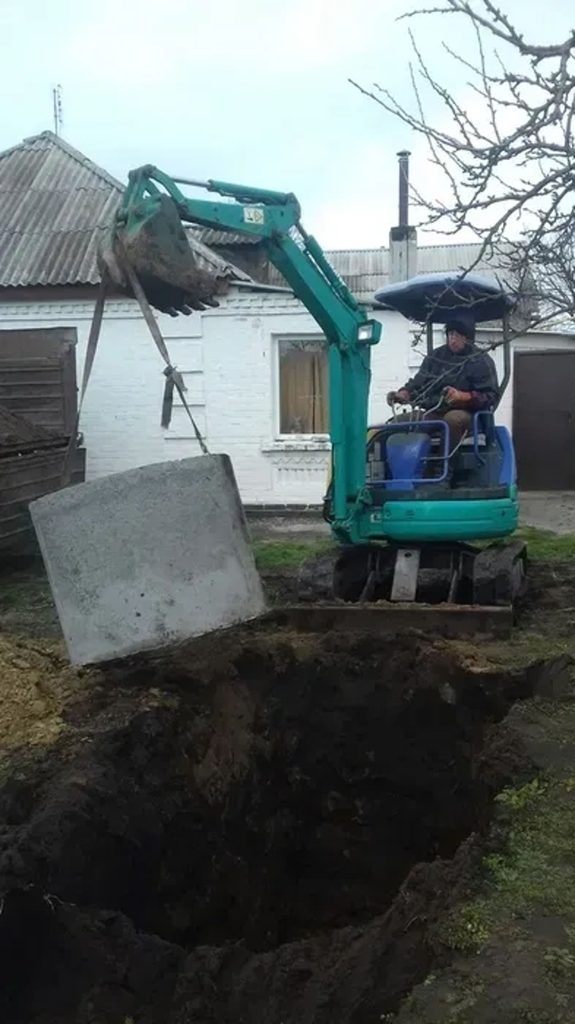 Міні-екскаватор Komatsu PC20MR Копання траншей, септиків, фундаментів