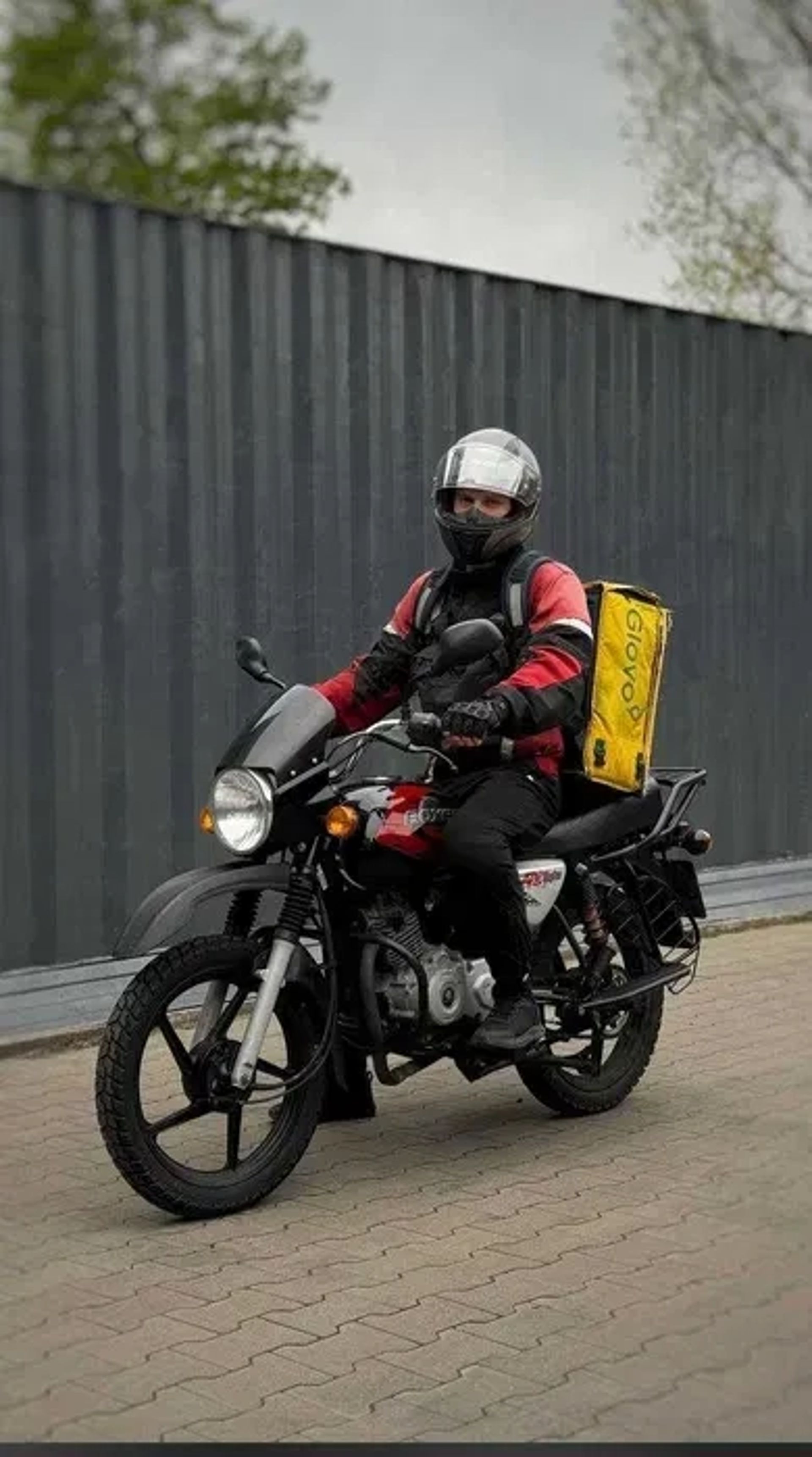 Мотоцикл Bajaj Boxer 150 для кур'єрів