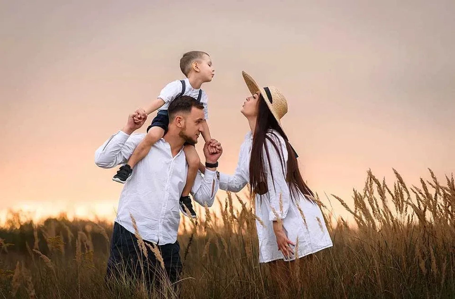 Фотограф на весілля. Весільна фотосесія. Якісно. Шикарний результат.