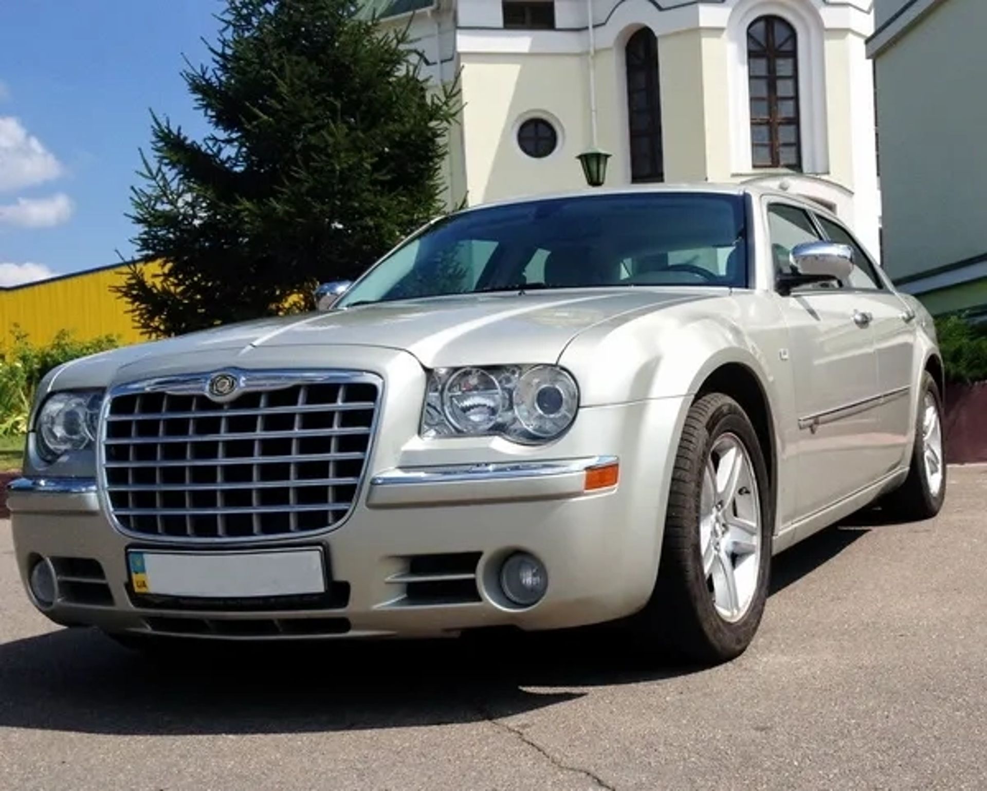 131 Авто на весілля Chrysler 300C шампань замовити