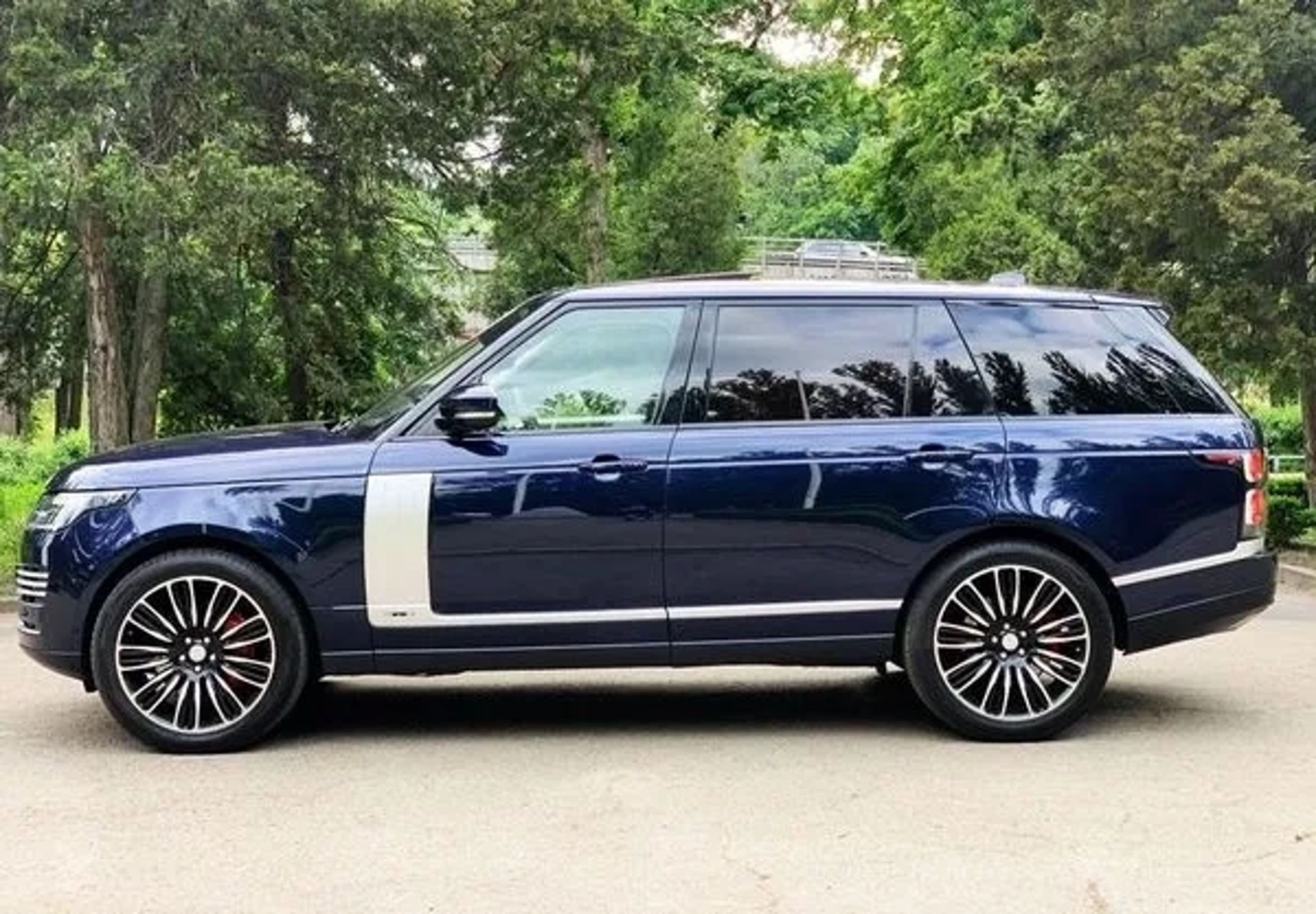 221 Позашляховик на весілля Range Rover Vogue Long без водія