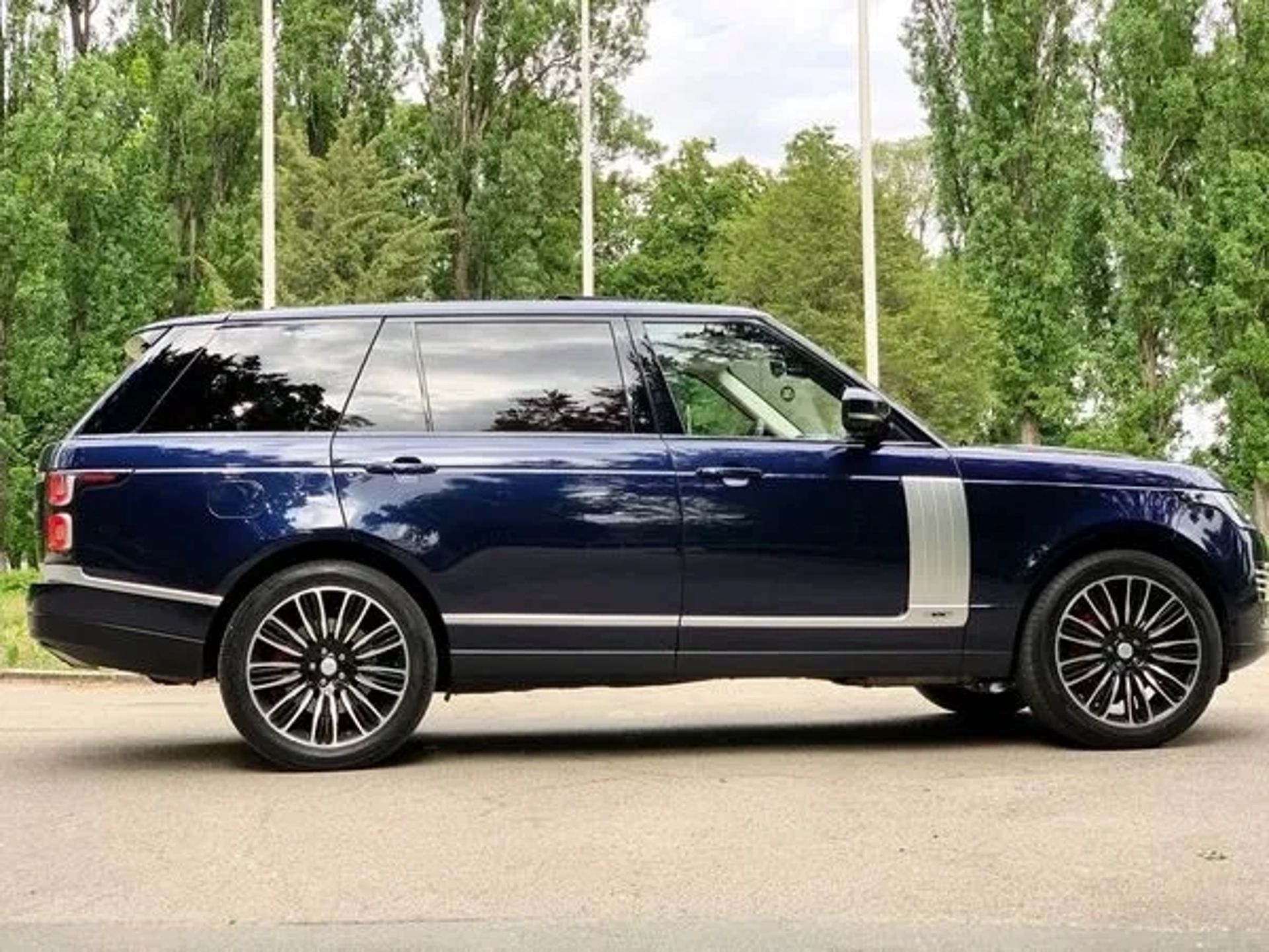221 Позашляховик на весілля Range Rover Vogue Long без водія