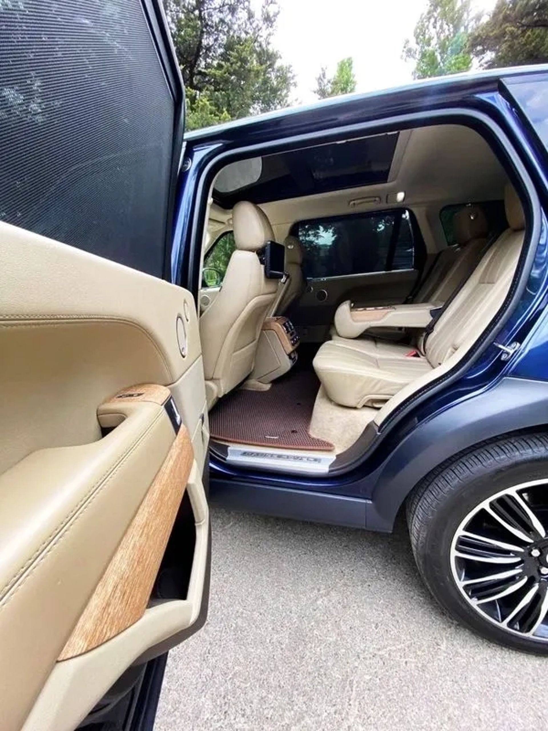 221 Позашляховик на весілля Range Rover Vogue Long без водія