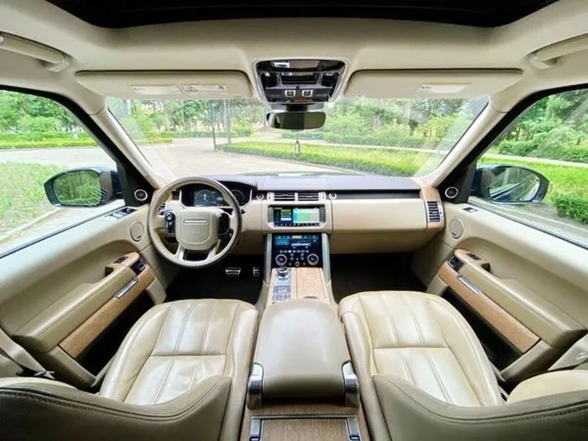 221 Позашляховик на весілля Range Rover Vogue Long без водія