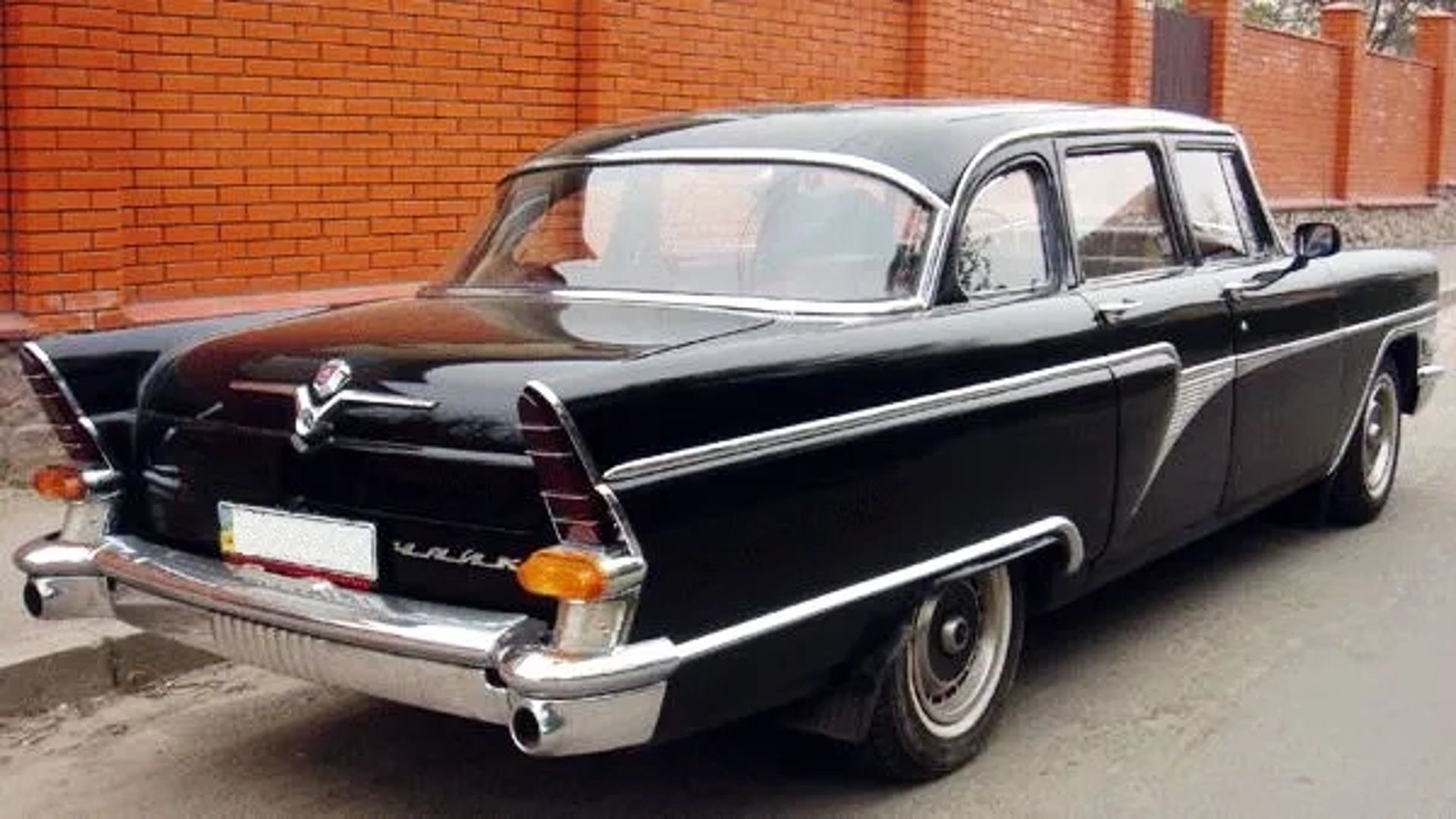 206 Ретро авто на весілля Chayka GAZ-13 чорна