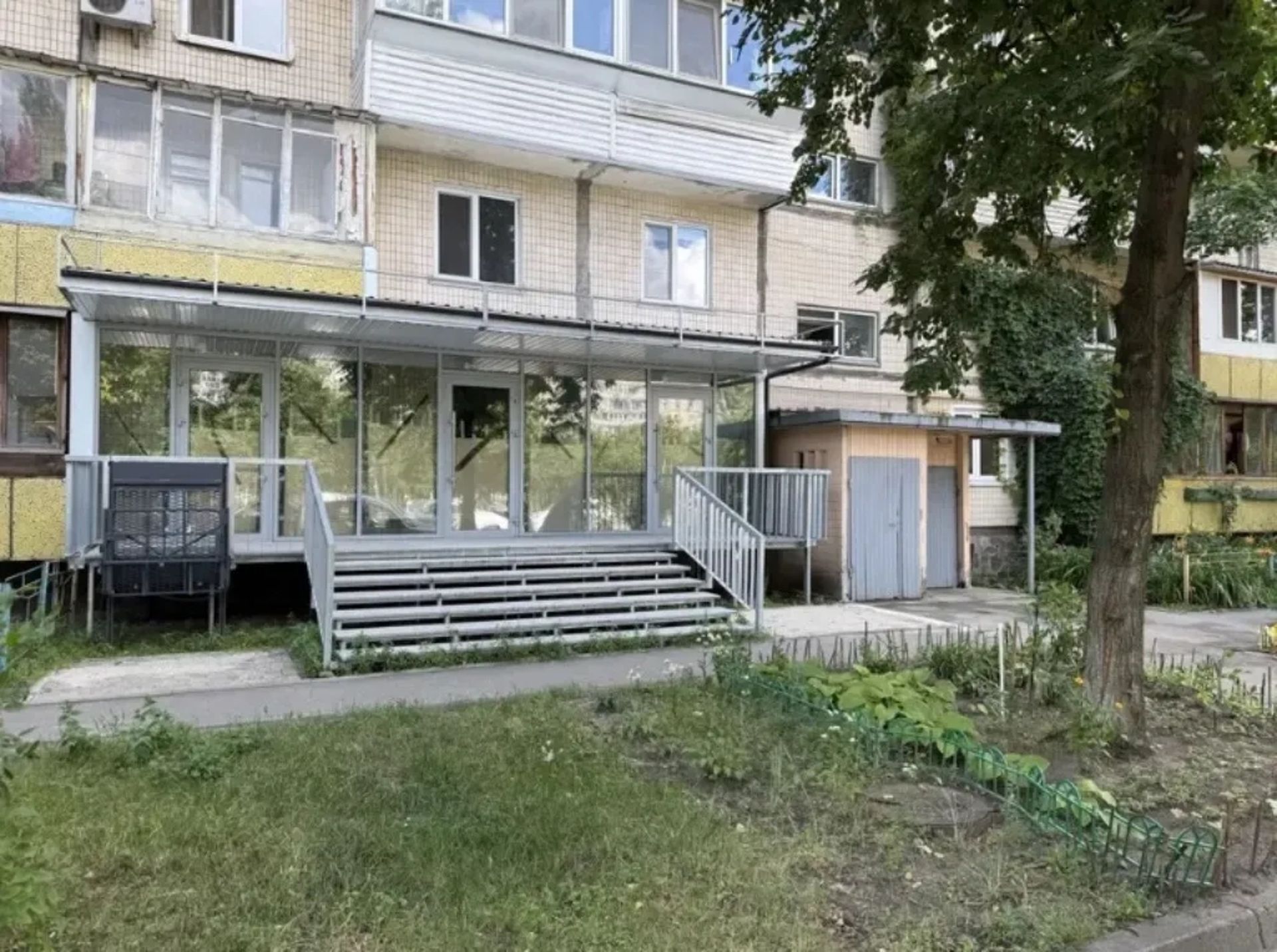 Фасадне приміщення 17 м2 в Оболонському районі