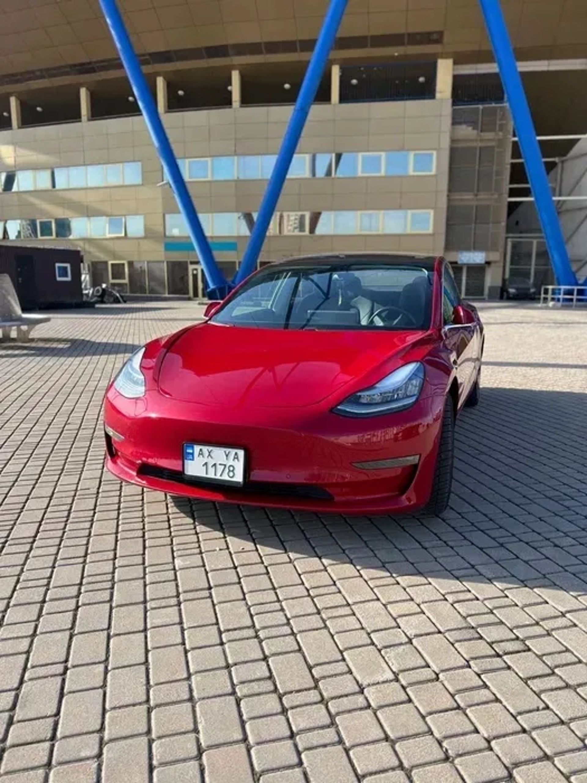 Автомобілі Sonata, Optima, K5, Logan, Accent, Tesla