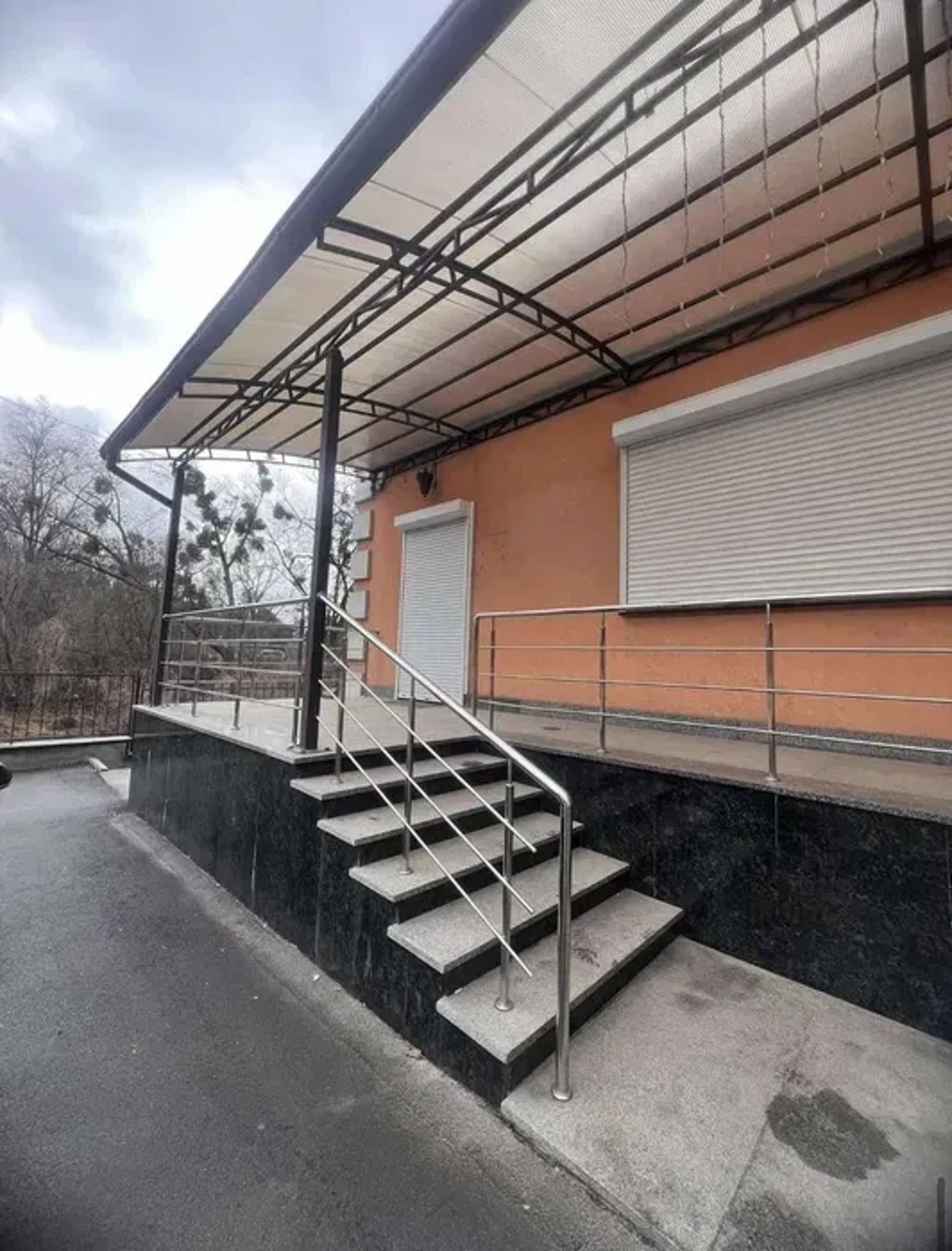 Приміщення під будь-який бізнес. За деталями по телефону