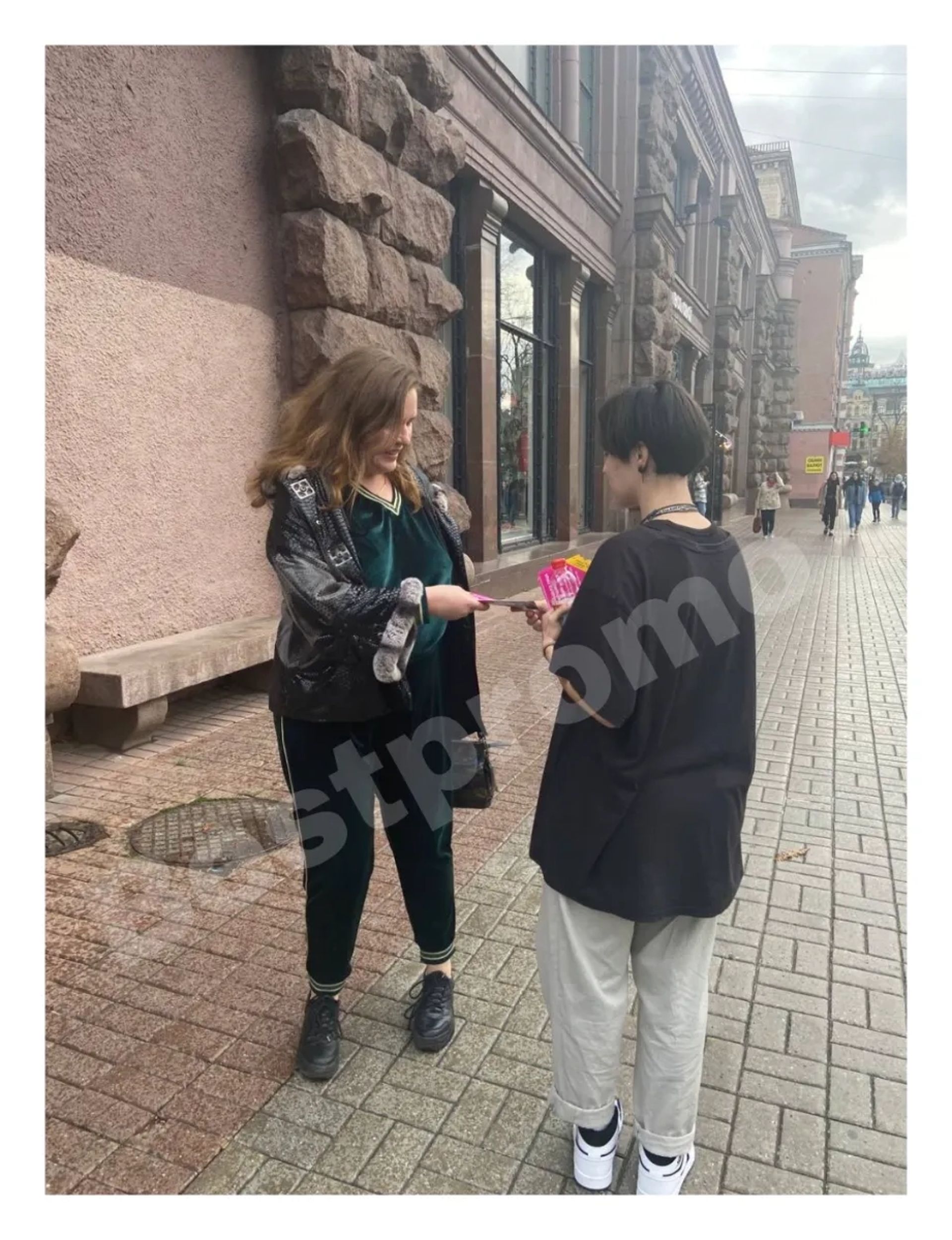 Роздача візиток у Києві — надійно та результативно