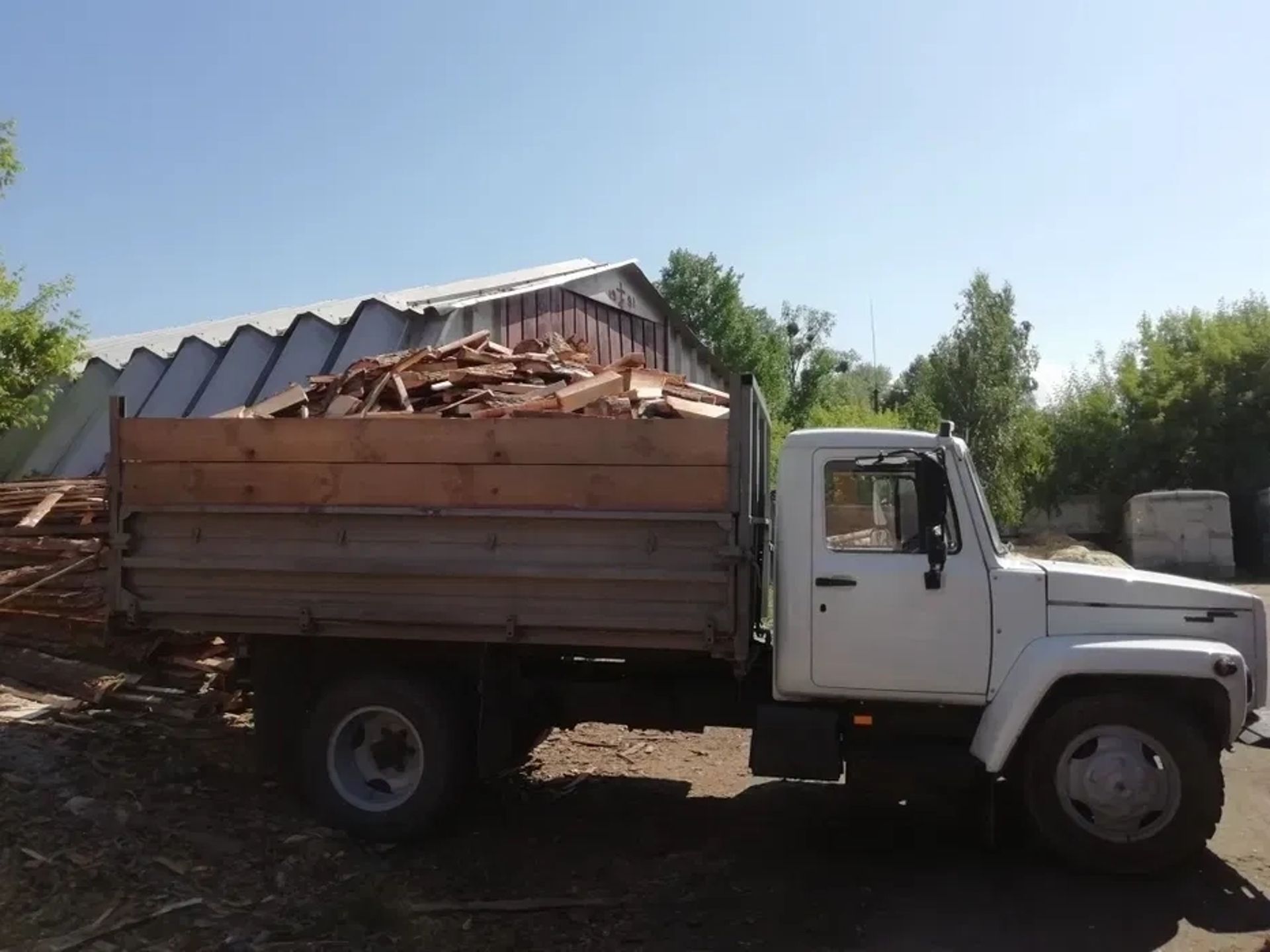 Кран-маніпулятор Hiab на вантажному шасі MAN
