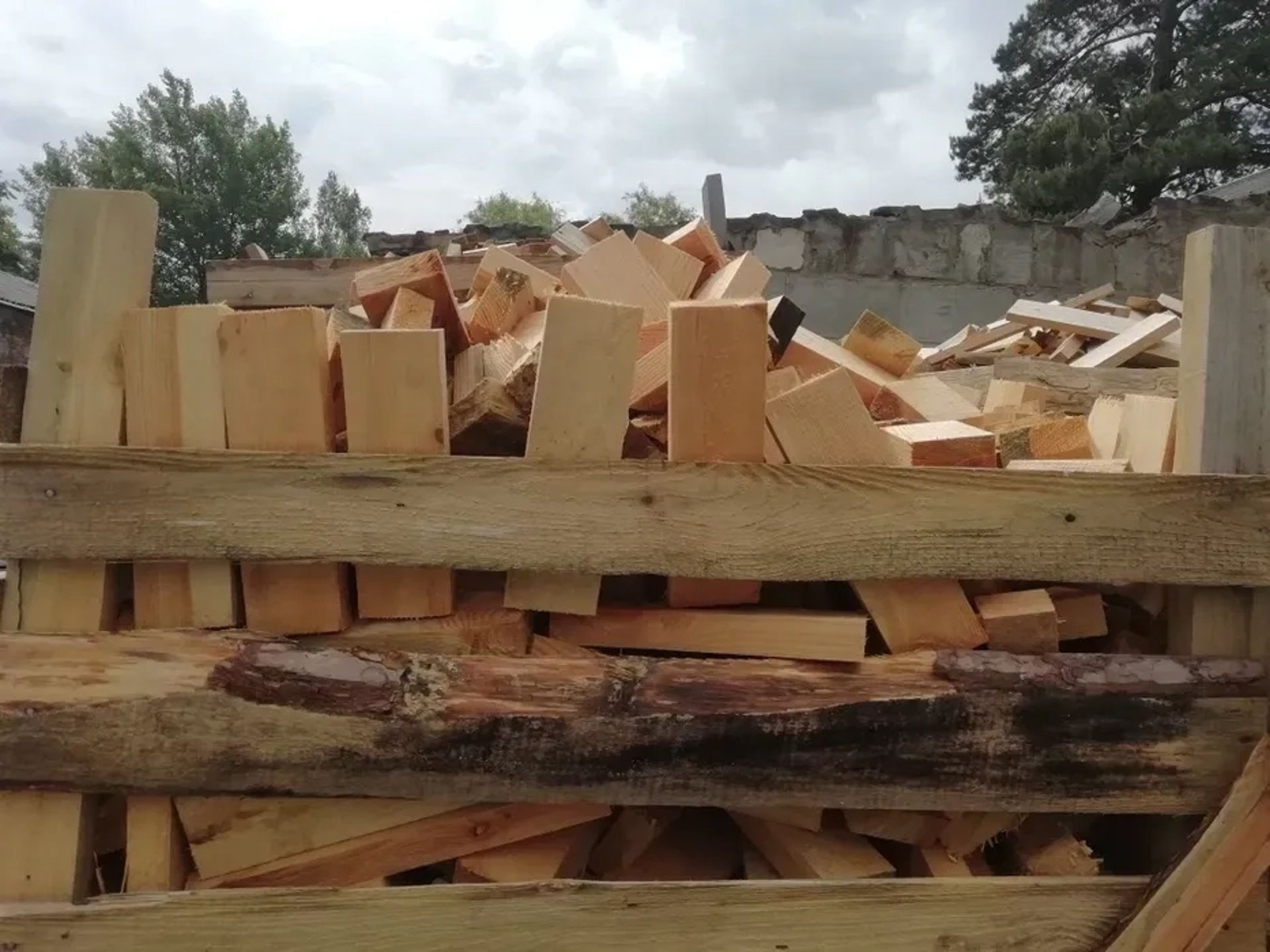 Кран-маніпулятор Hiab на вантажному шасі MAN