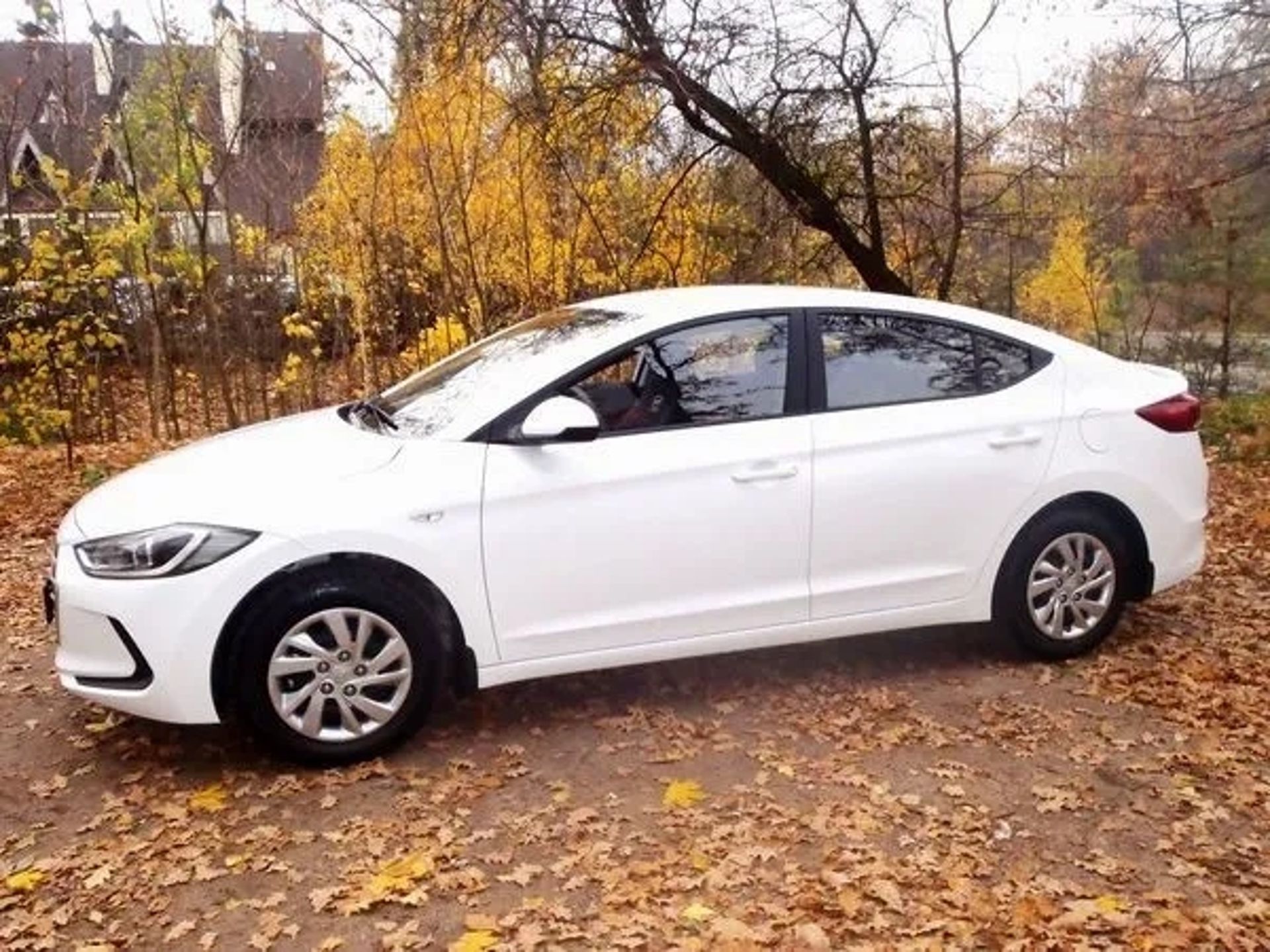 167 Hyundai Elantra 2018 біла авто на весілля