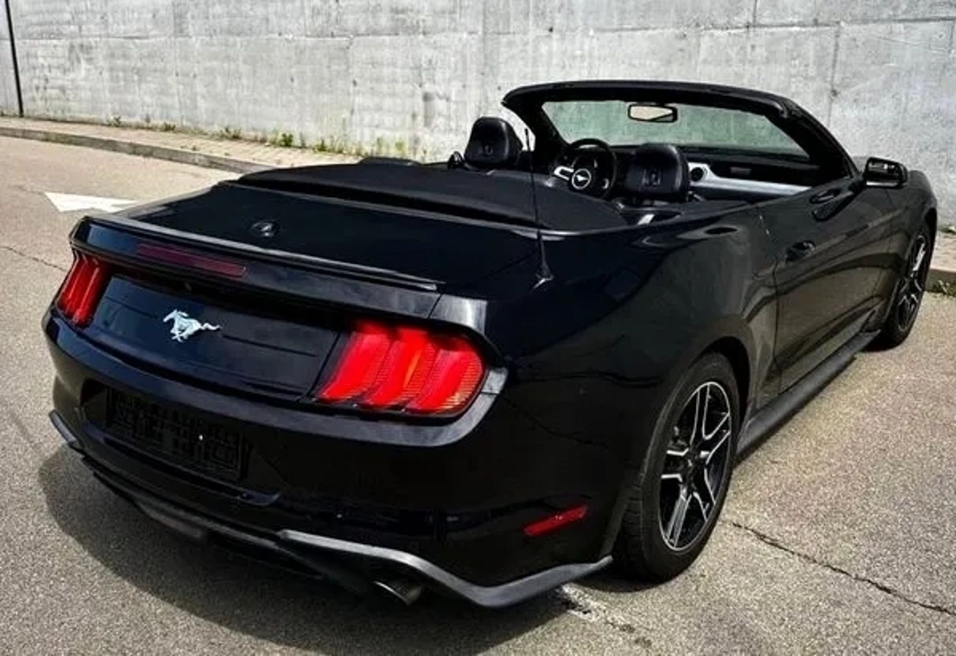 413 Кабріолет Ford Mustang GT чорний