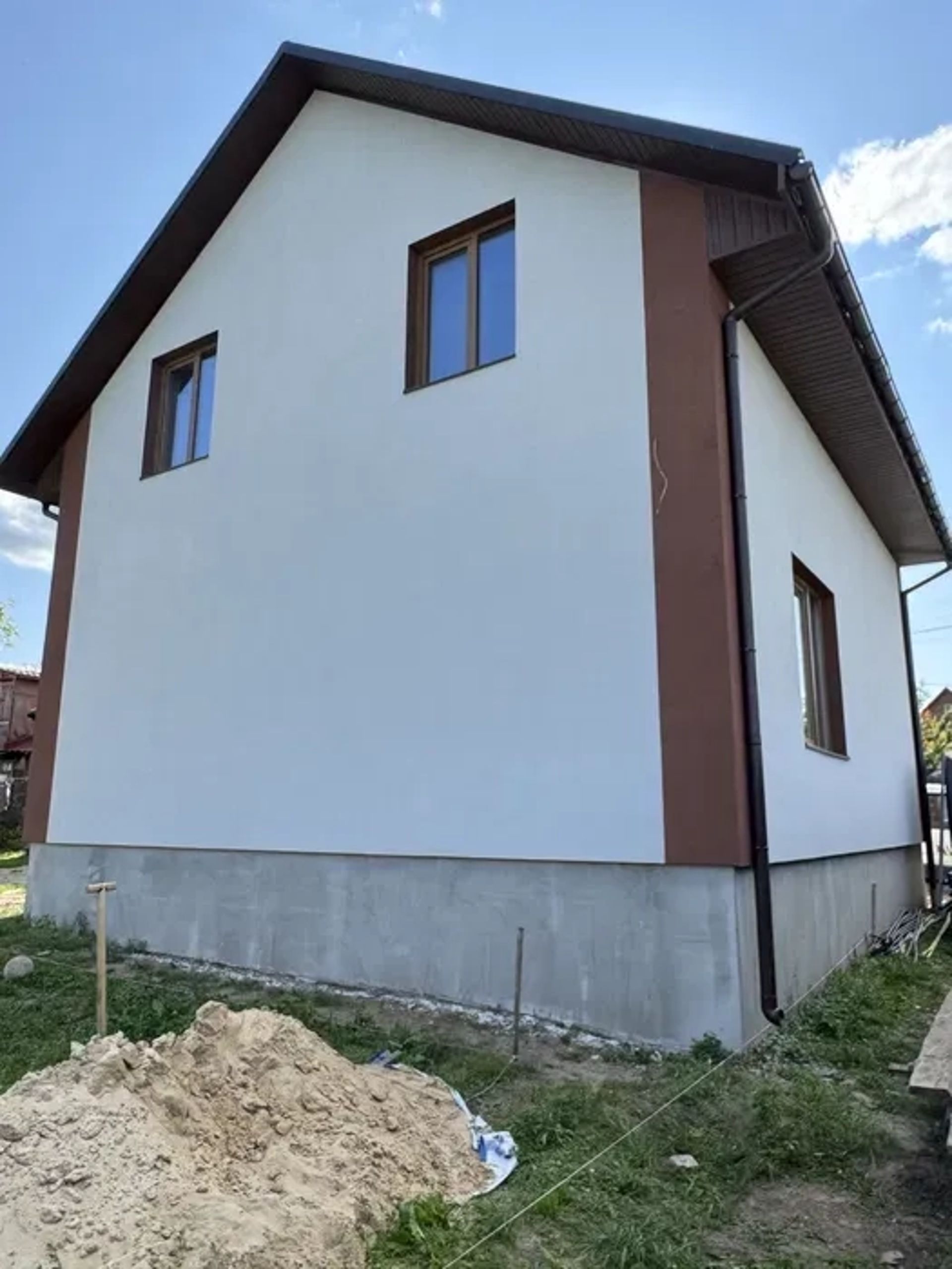 Фасадні роботи, підшива, водосточна система.
