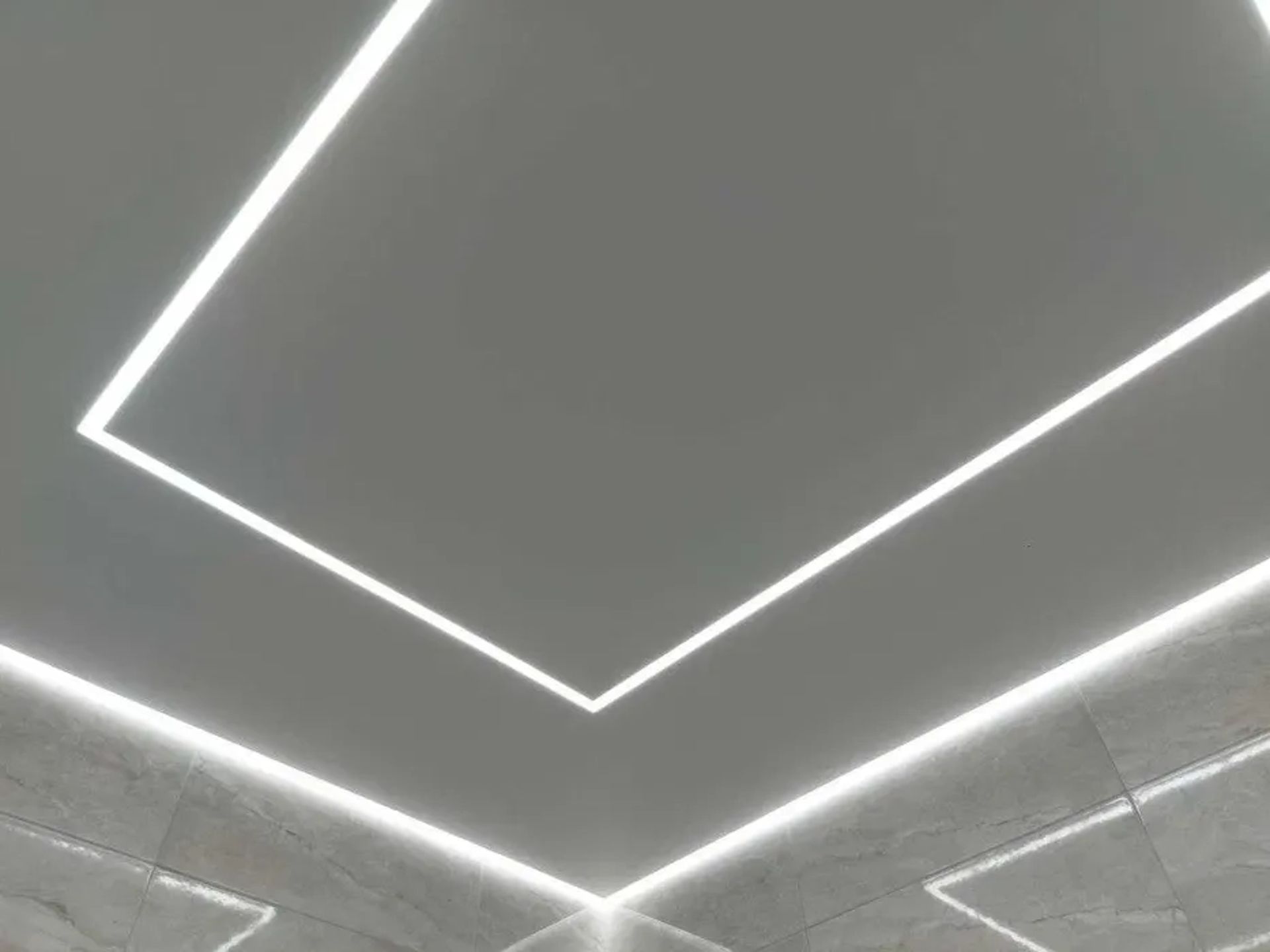 Натяжні стелі під ключ. MSD Premium. Світлові лінії