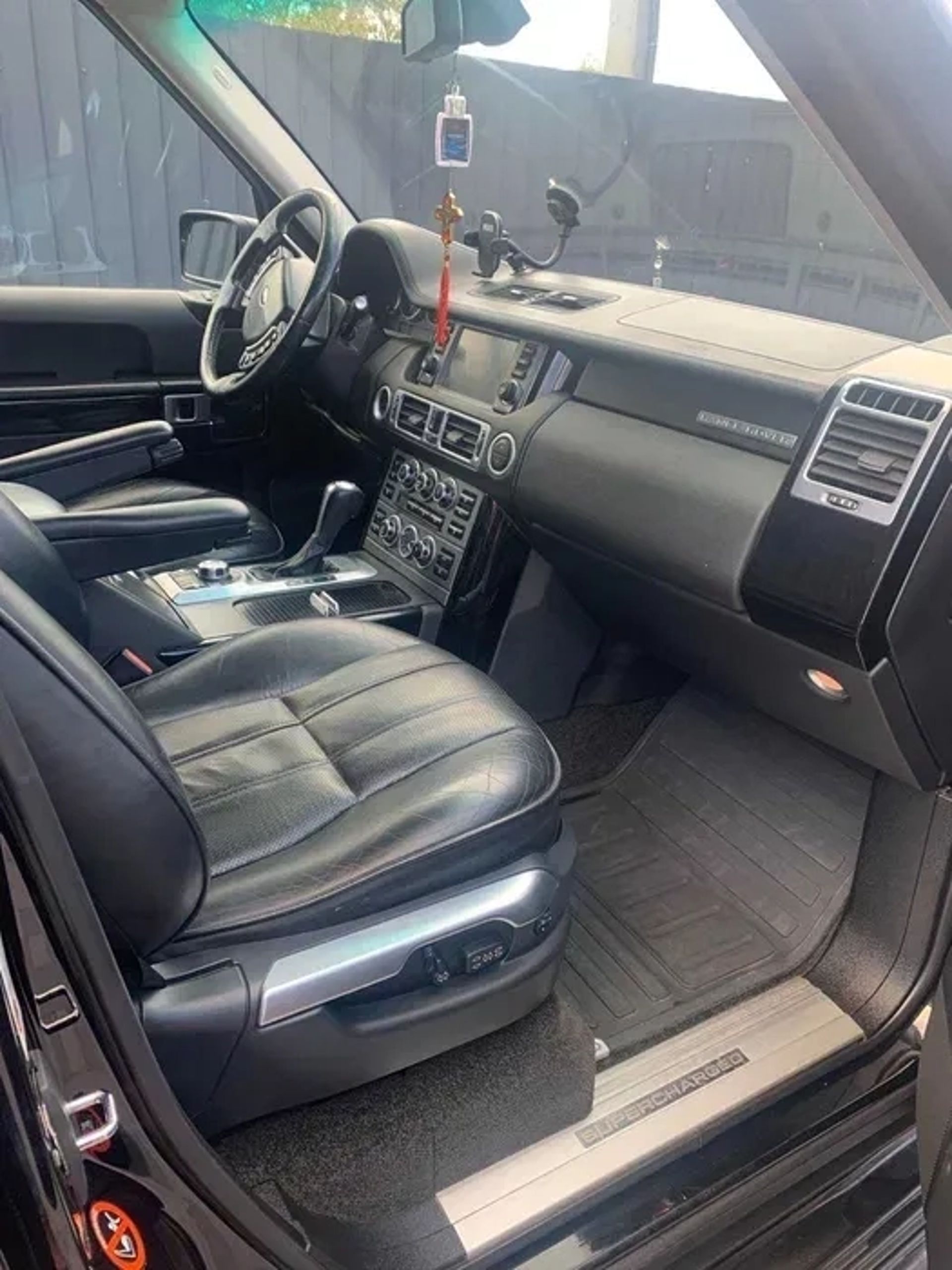 Авто Range Rover Land Rover Supercharged 4.2